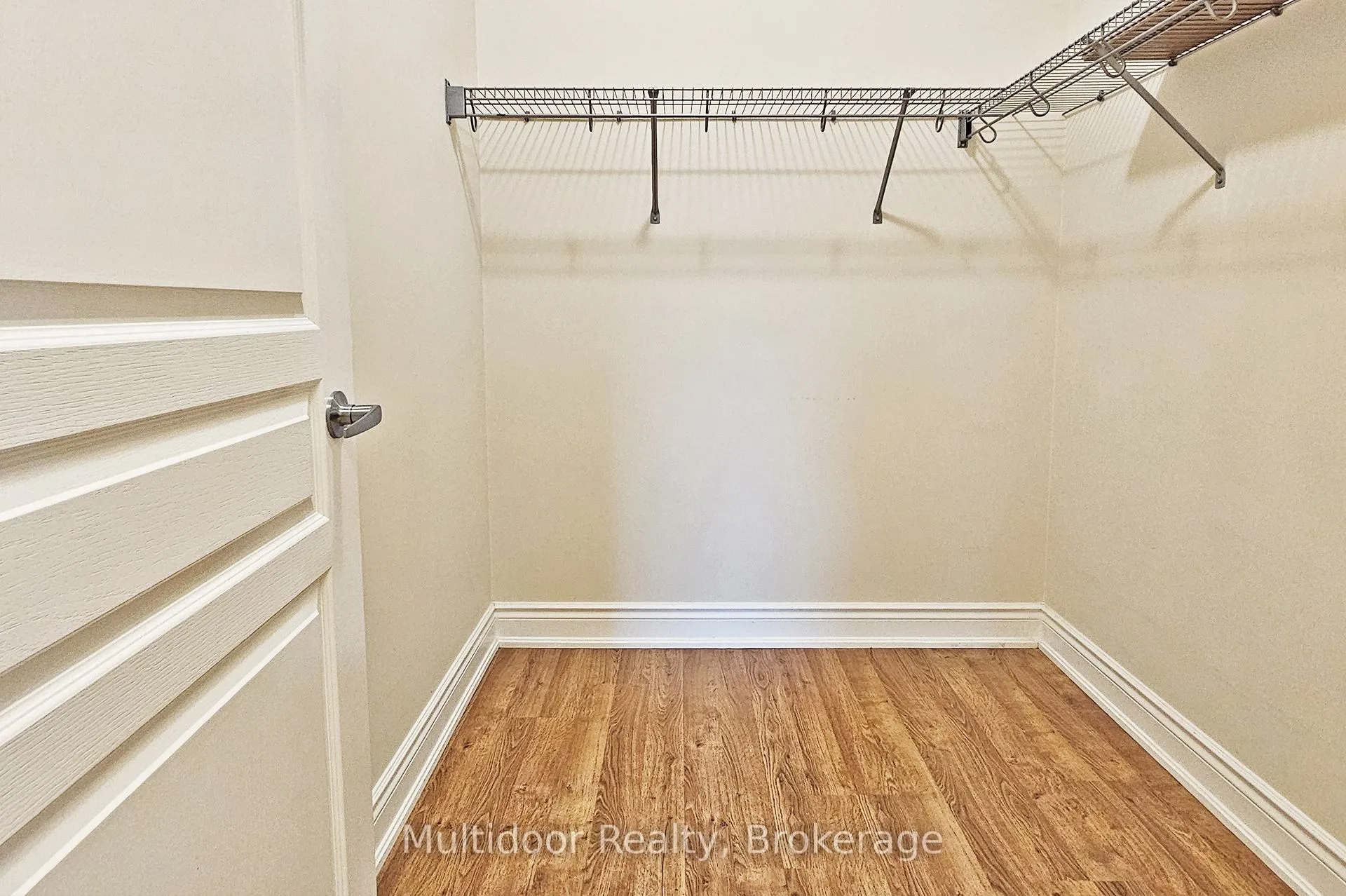 9901 KEELE Street, #203