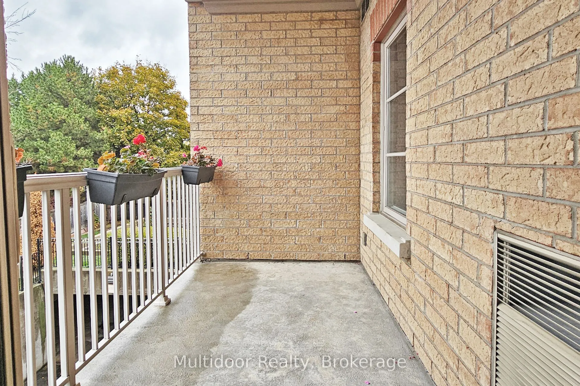 9901 KEELE Street, #203