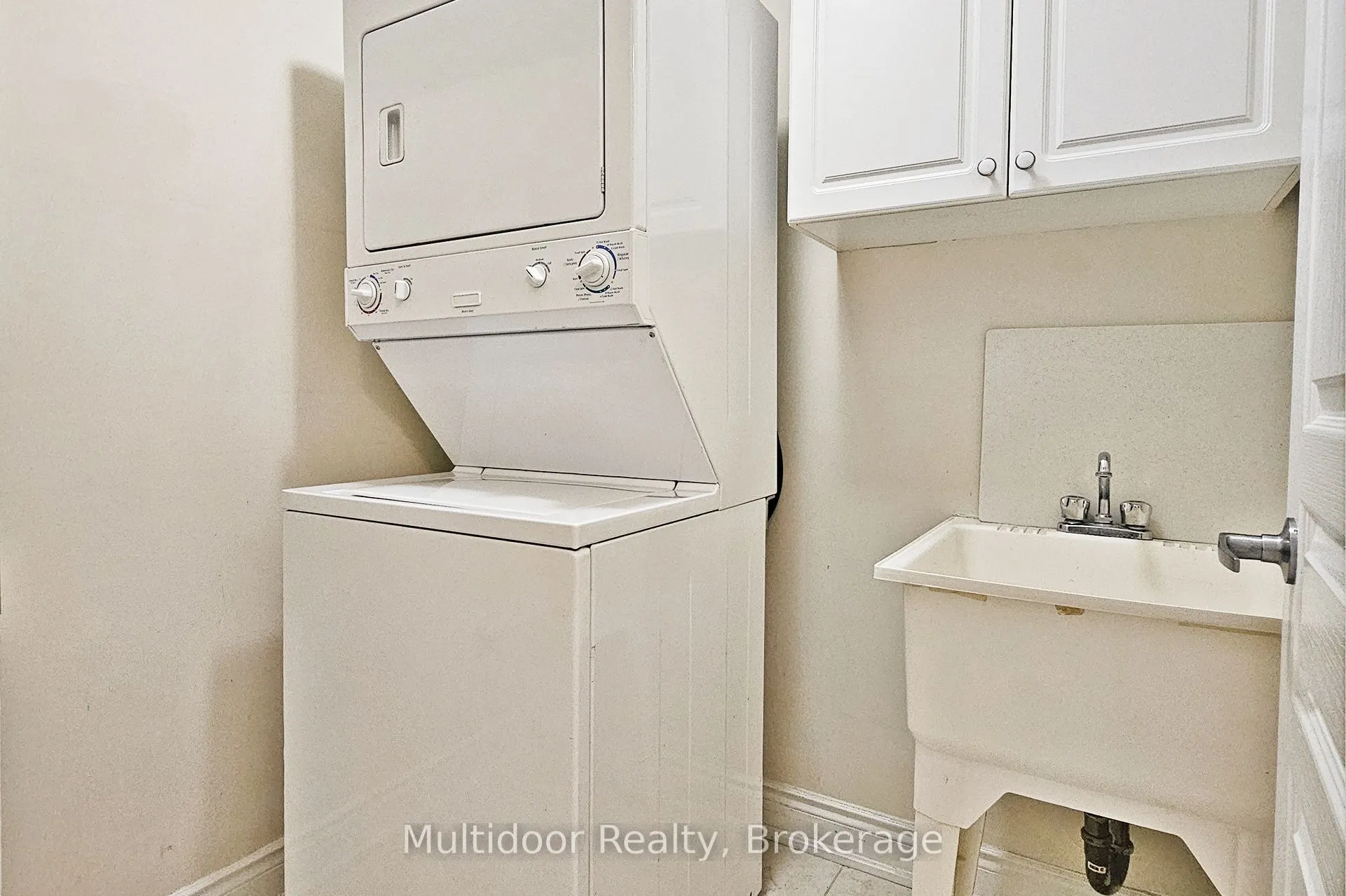 9901 KEELE Street, #203