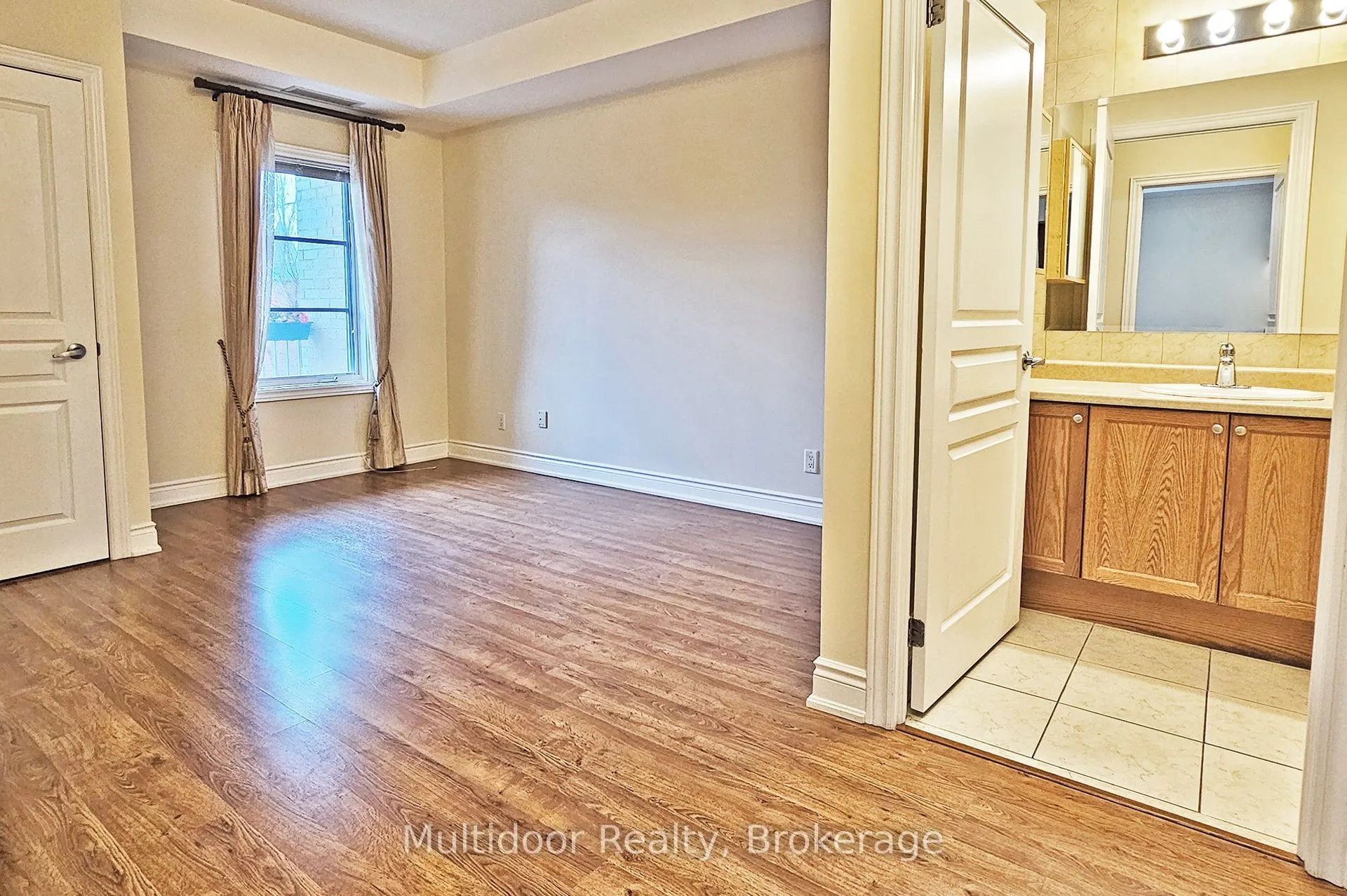 9901 KEELE Street, #203