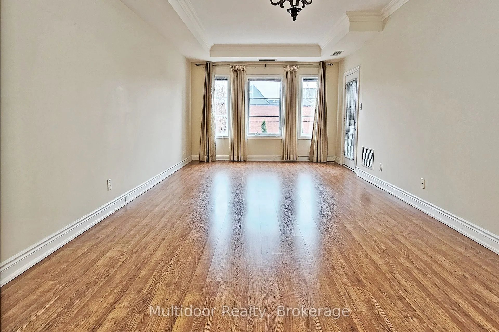 9901 KEELE Street, #203