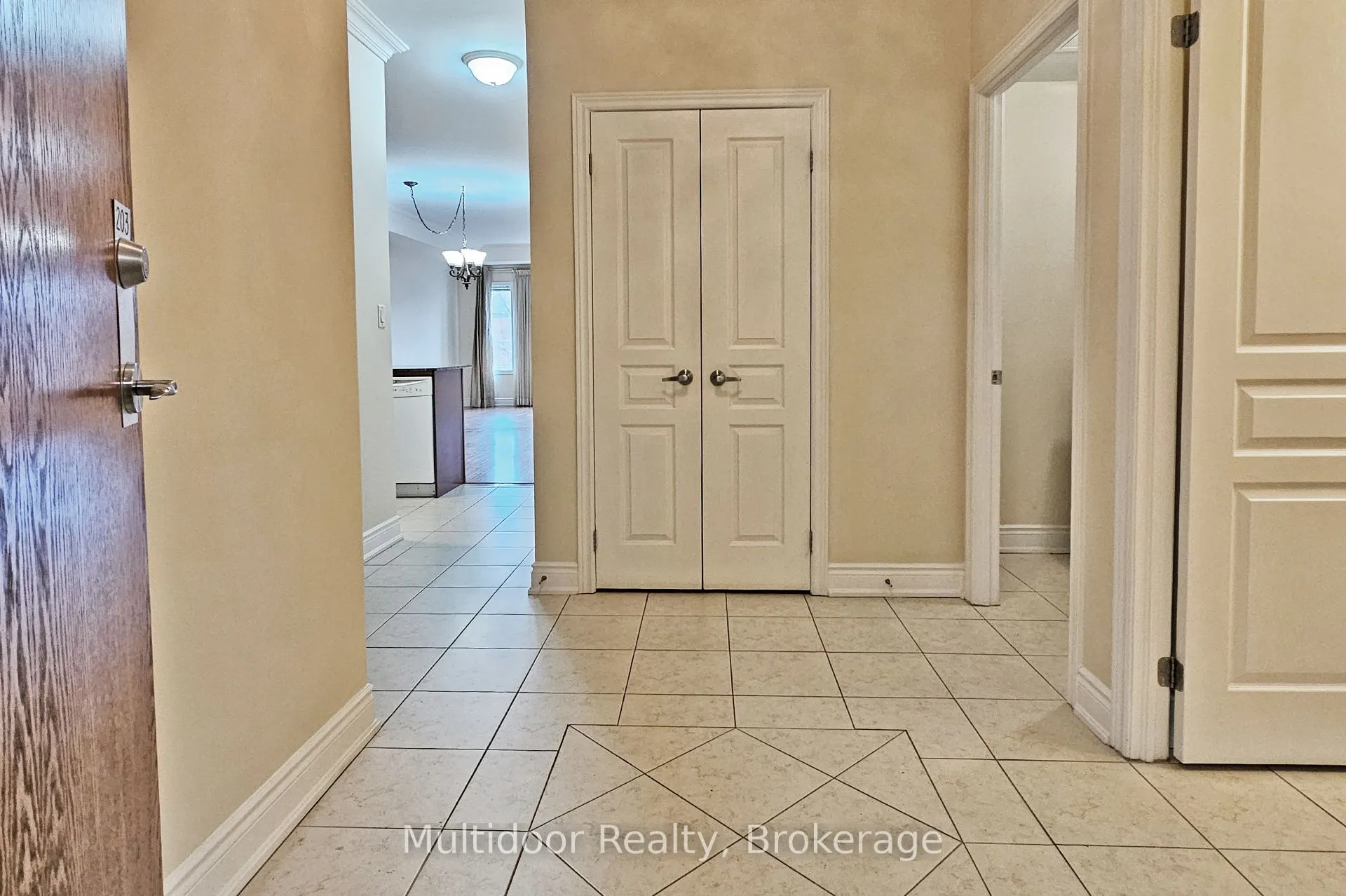 9901 KEELE Street, #203