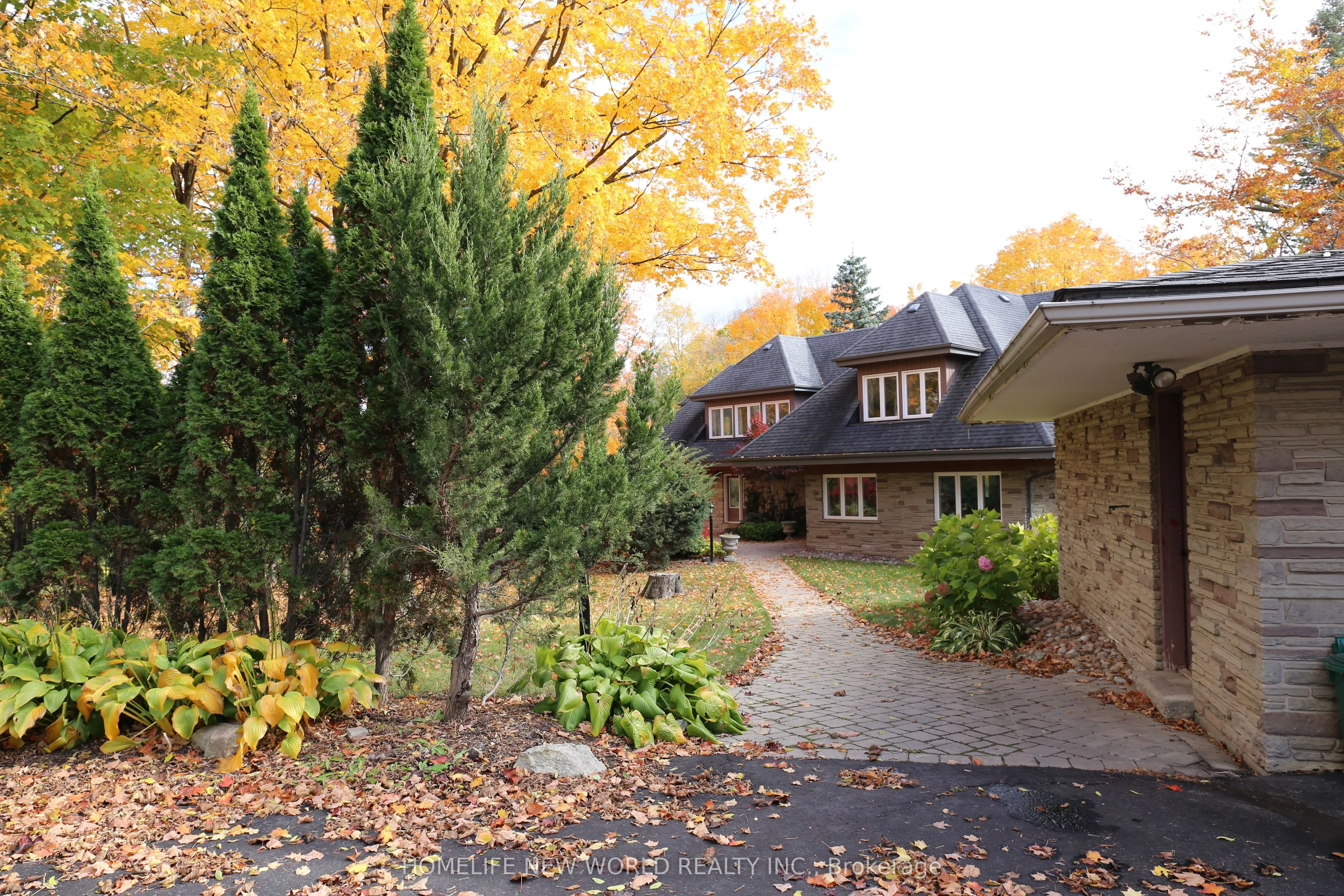 13867 Woodbine Avenue