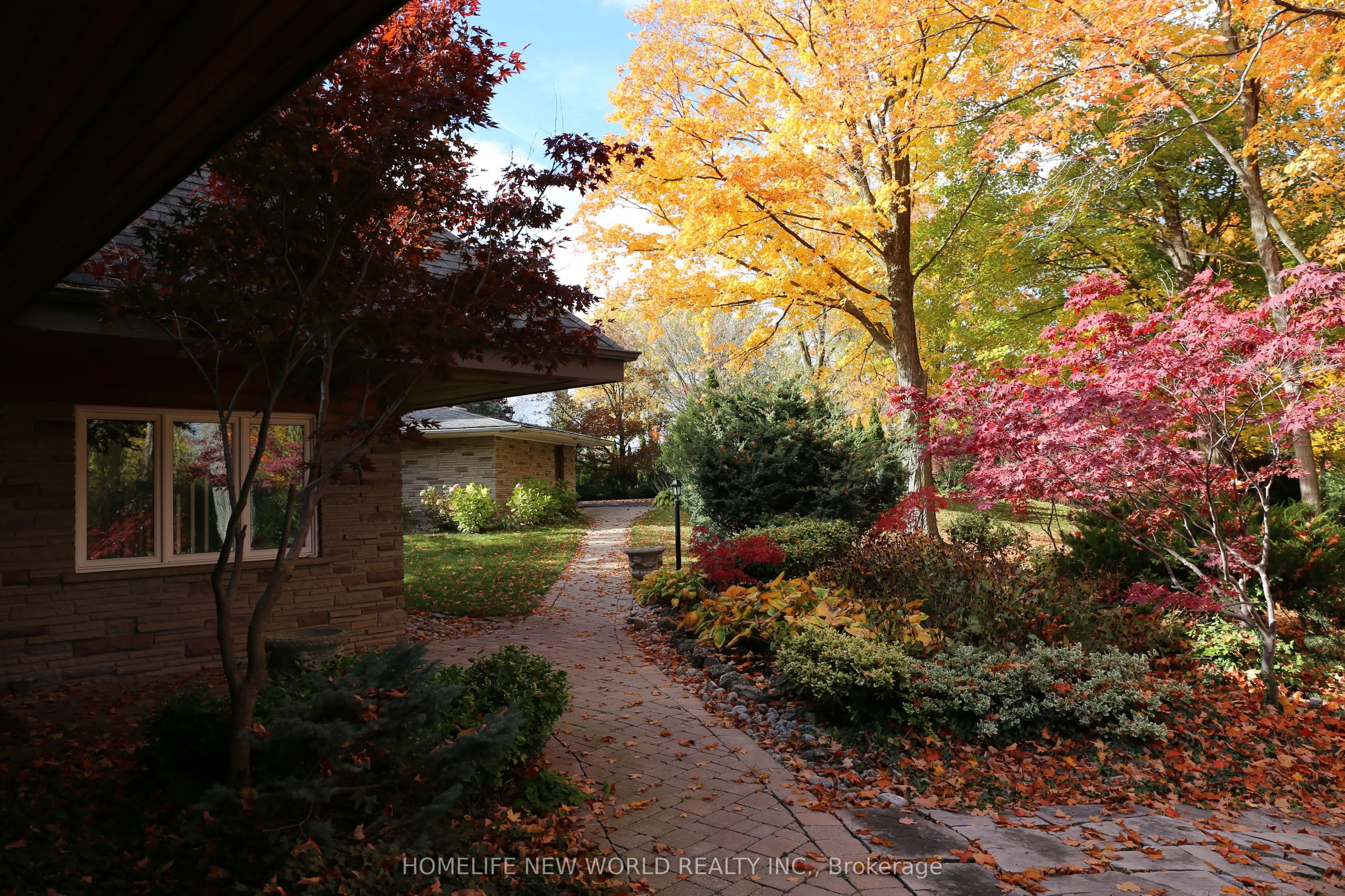 13867 Woodbine Avenue