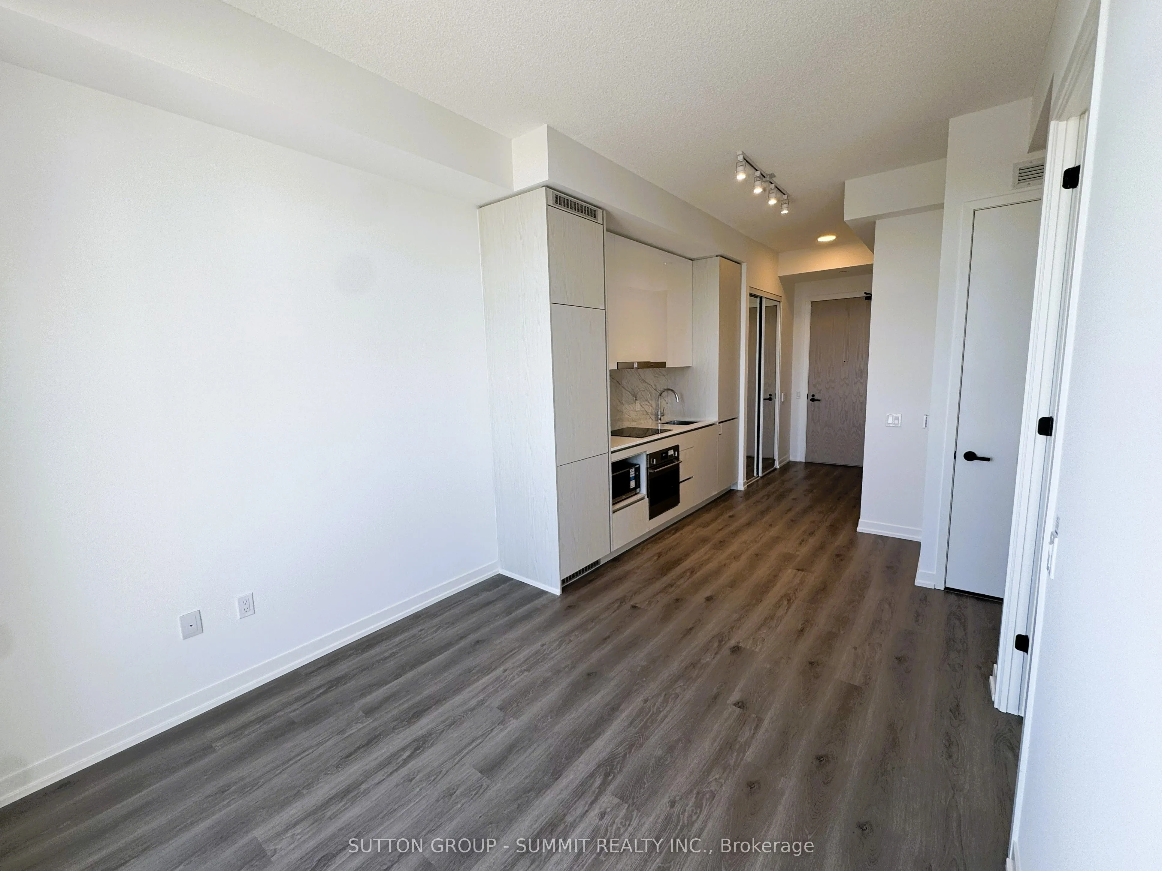 28 Interchange Way, #4608