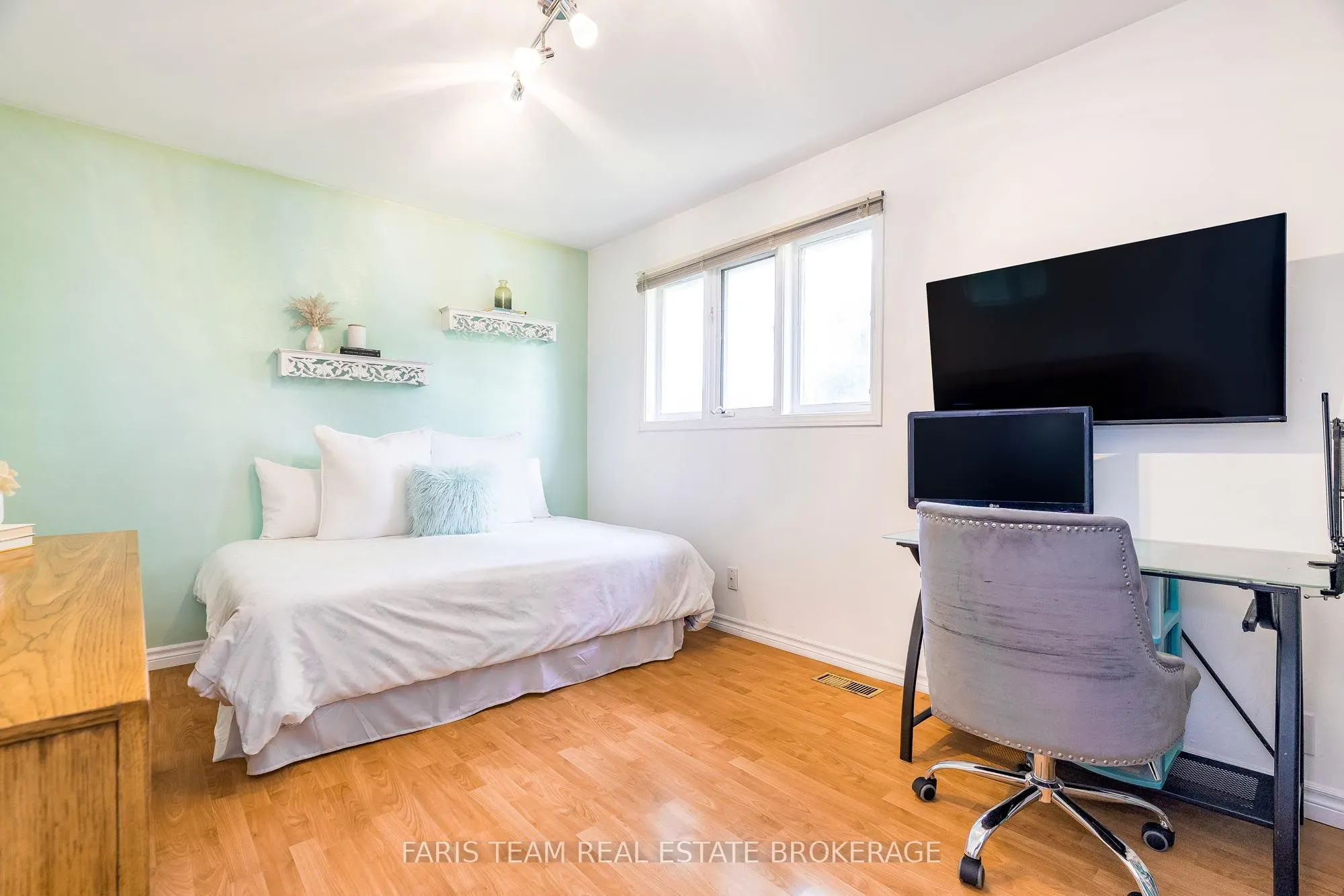 175 South Summit Farm Road