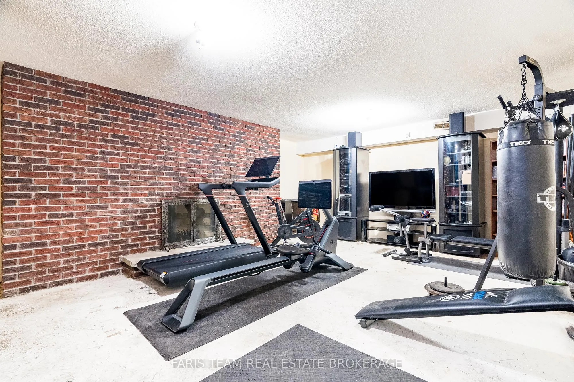 175 South Summit Farm Road