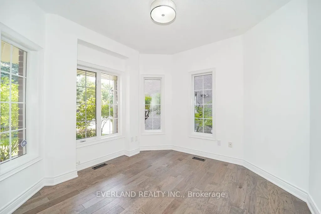 618 Foxcroft Boulevard