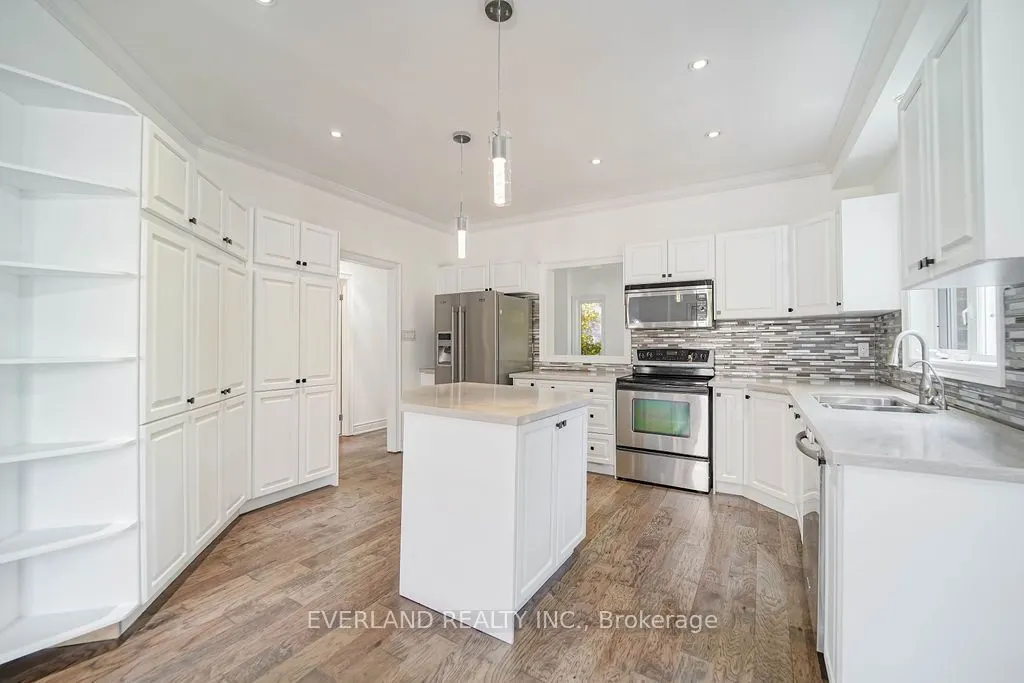 618 Foxcroft Boulevard