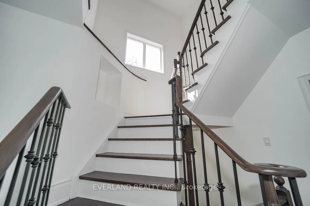 618 Foxcroft Boulevard