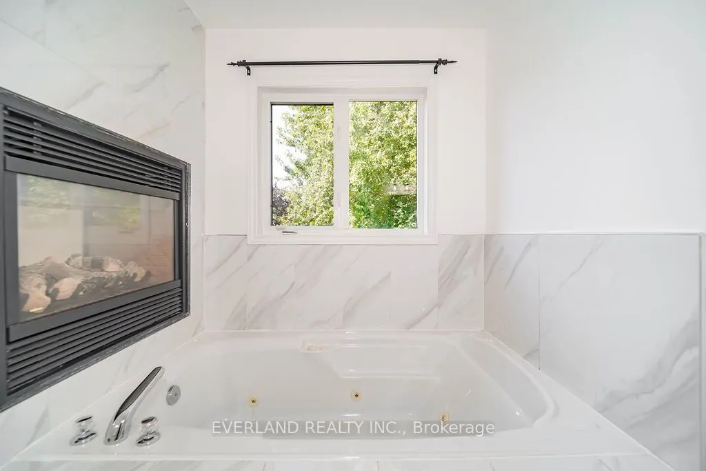 618 Foxcroft Boulevard