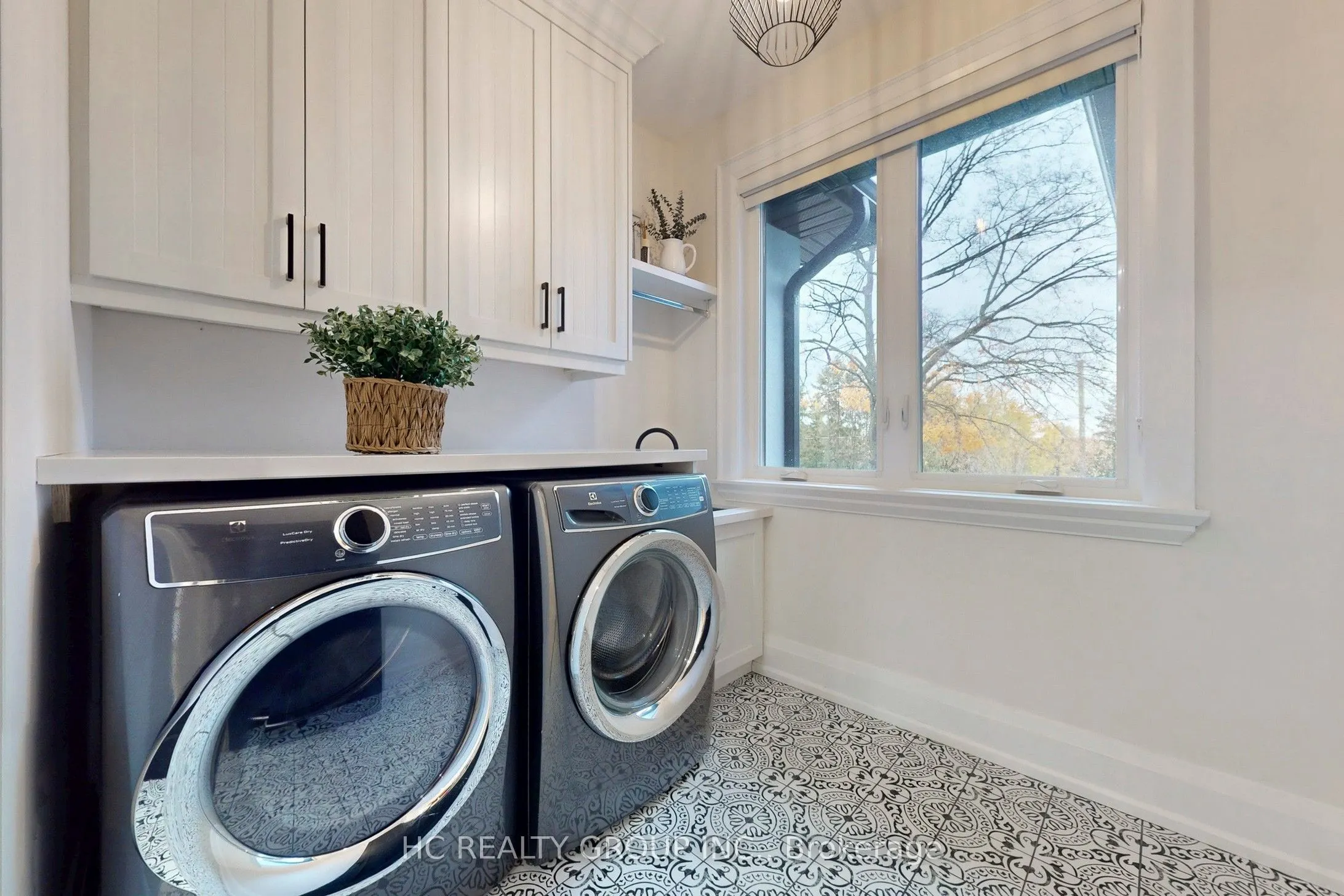 6077 Hillsdale Drive