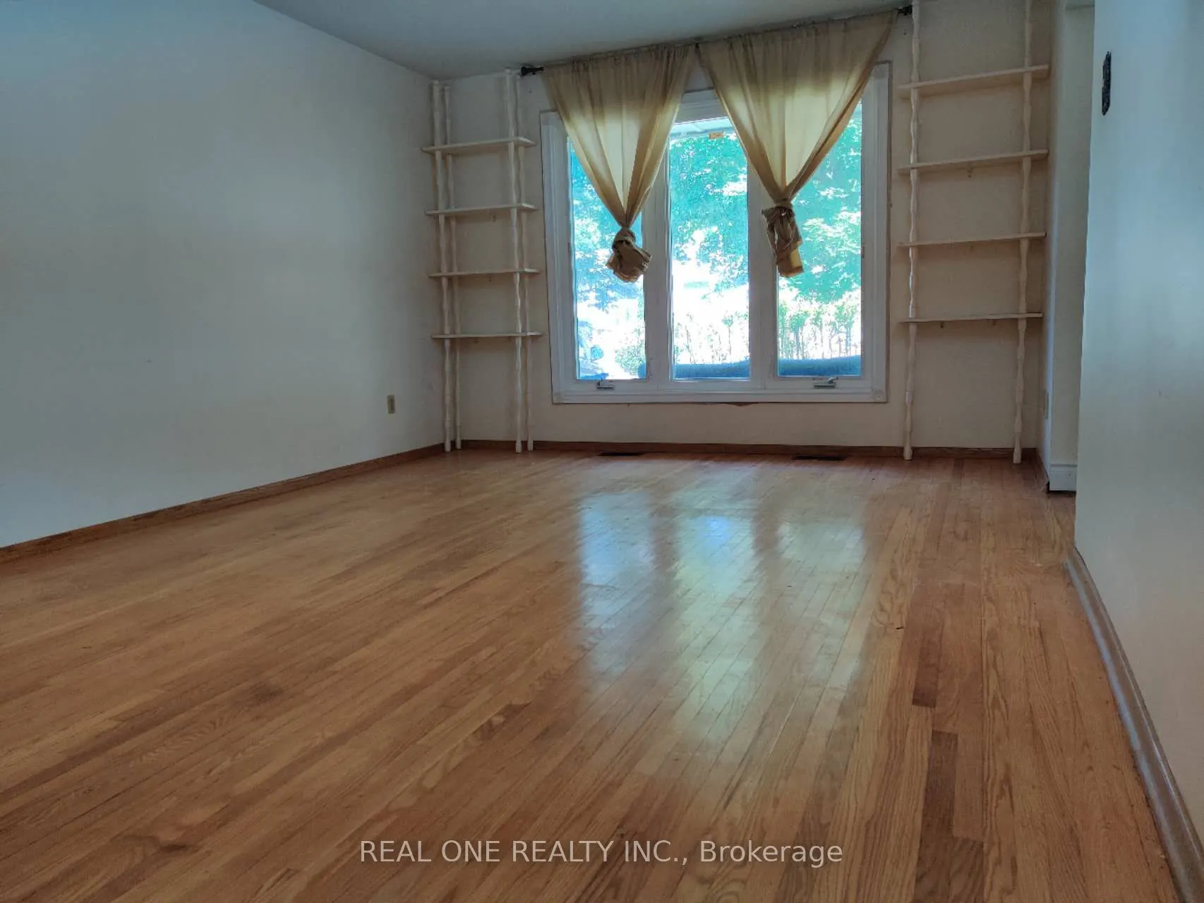 93 Southdale Drive, #Upper