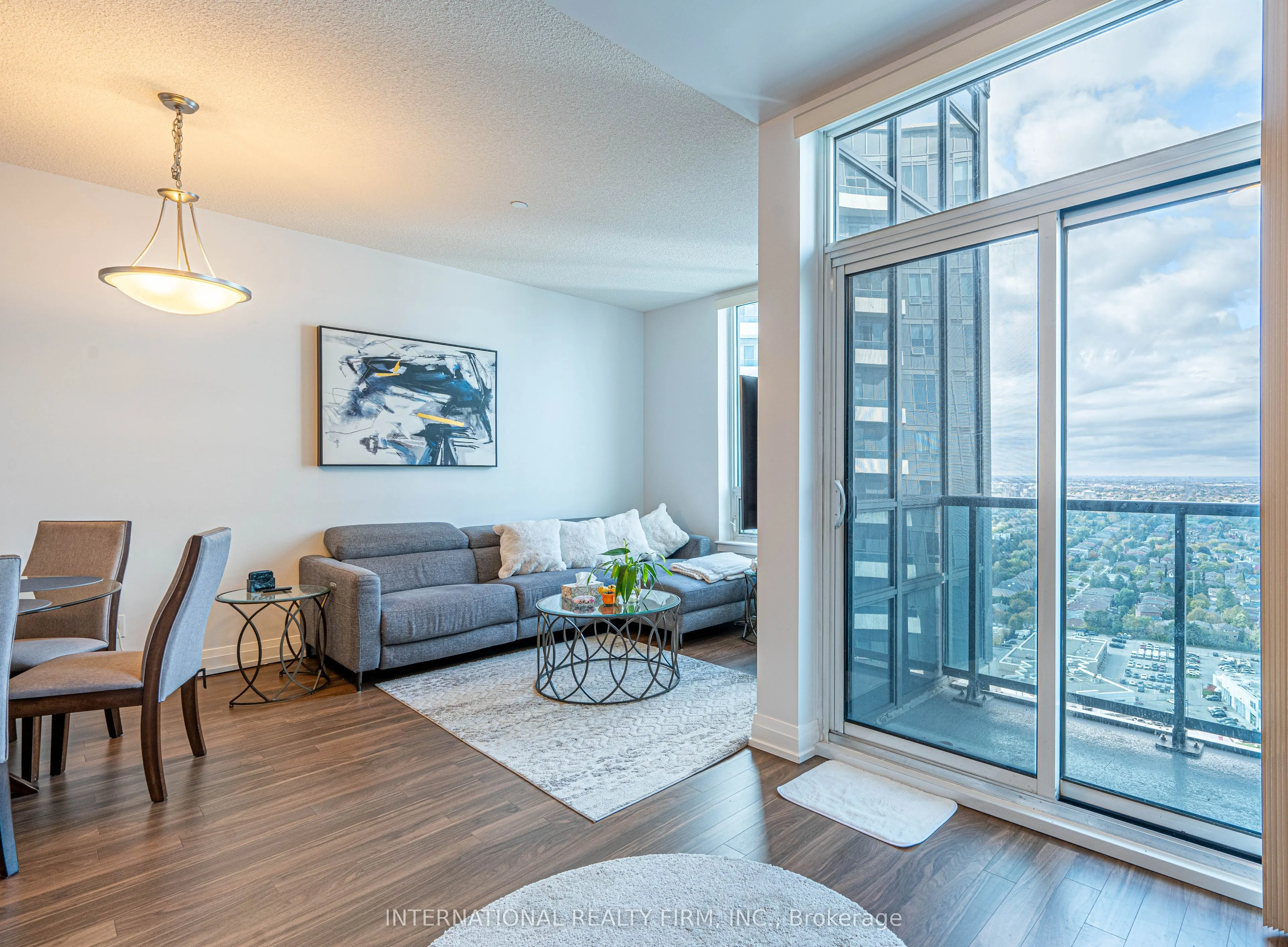 7165 Yonge Street, #PH09