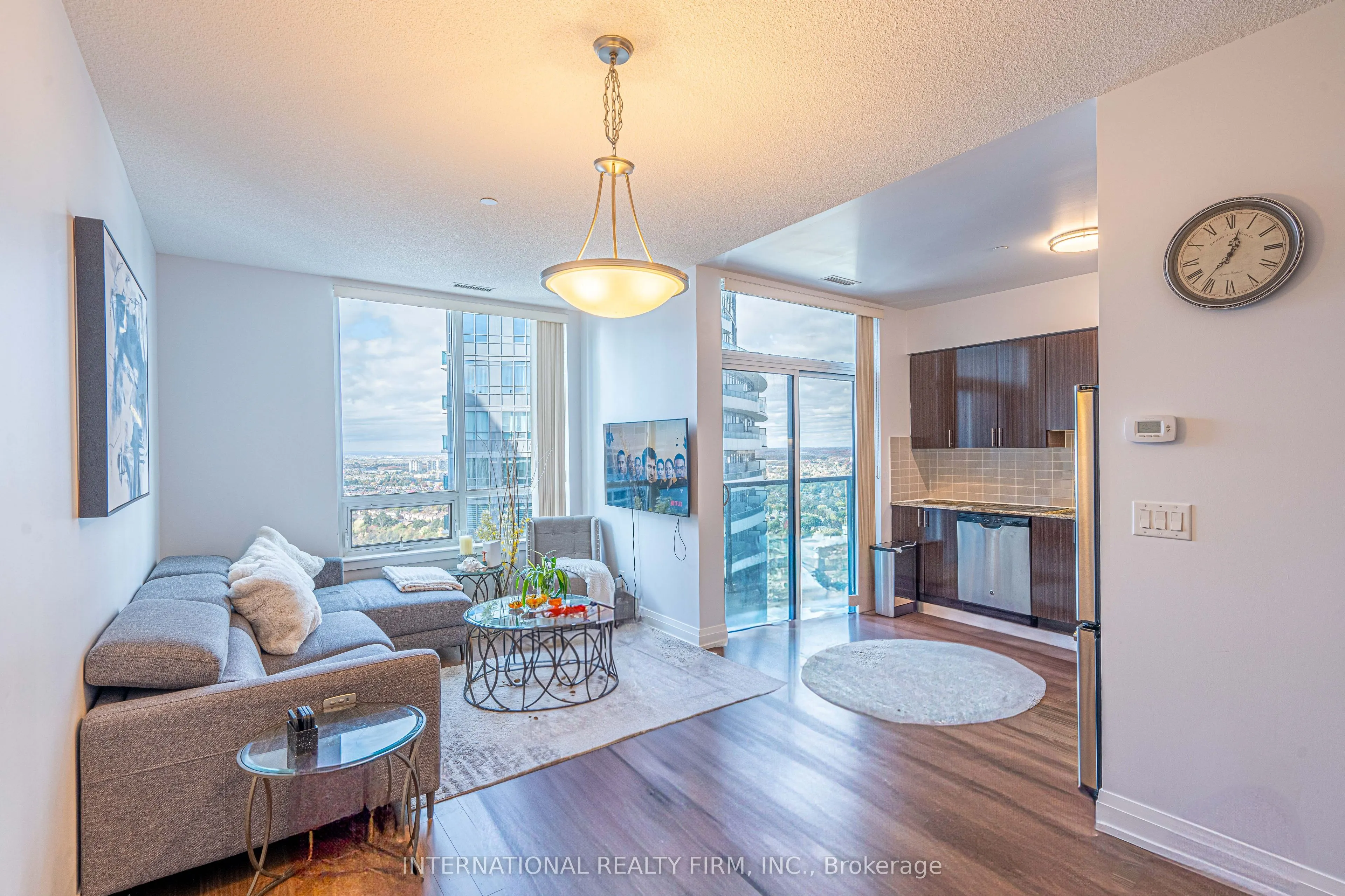 7165 Yonge Street, #PH09