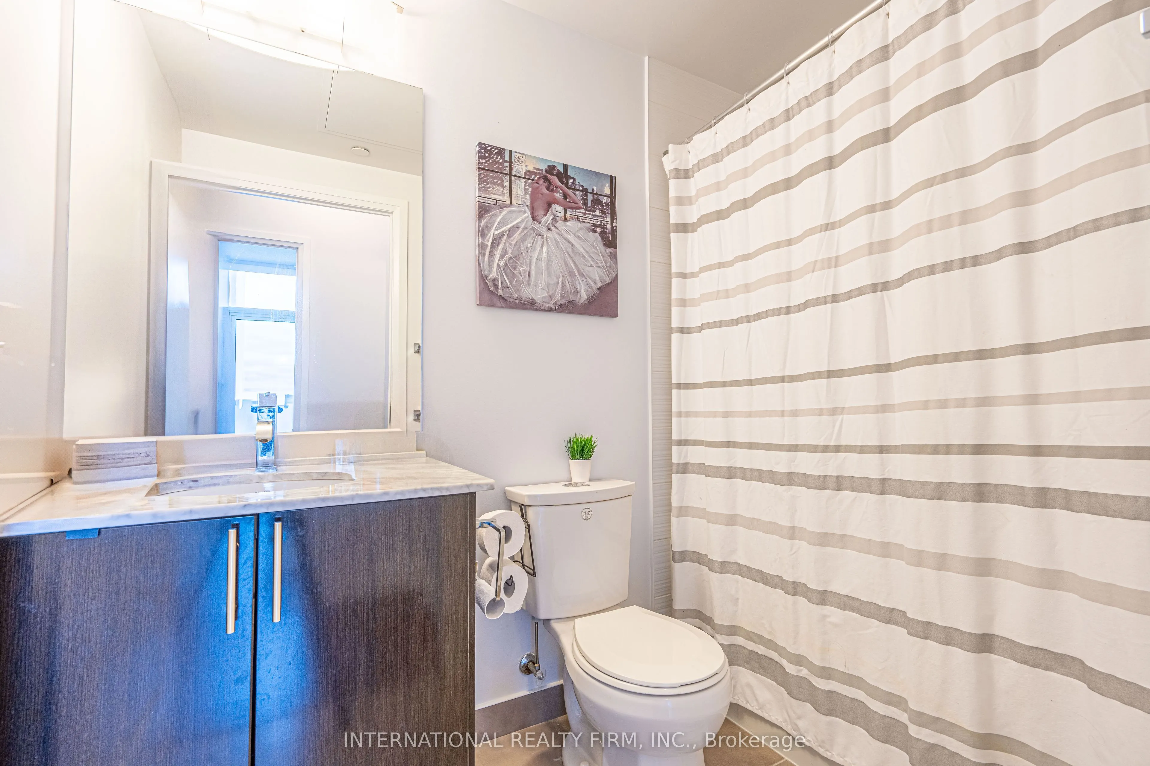 7165 Yonge Street, #PH09