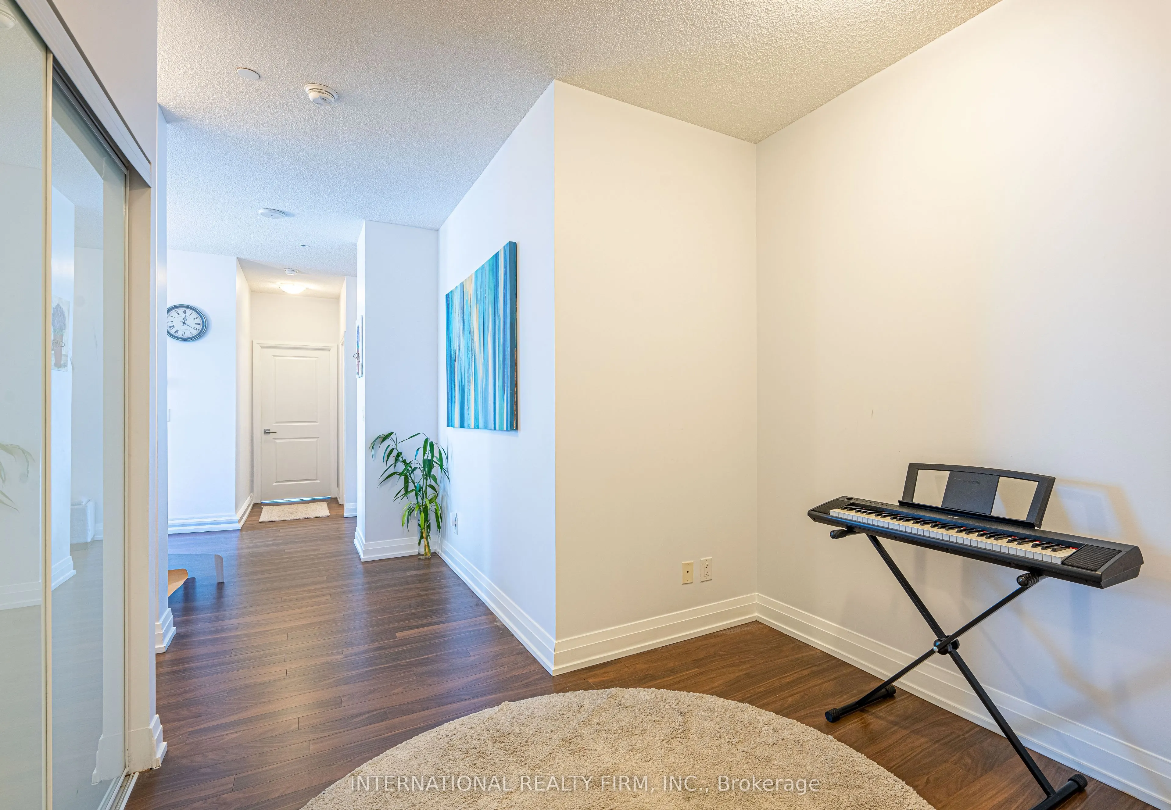 7165 Yonge Street, #PH09