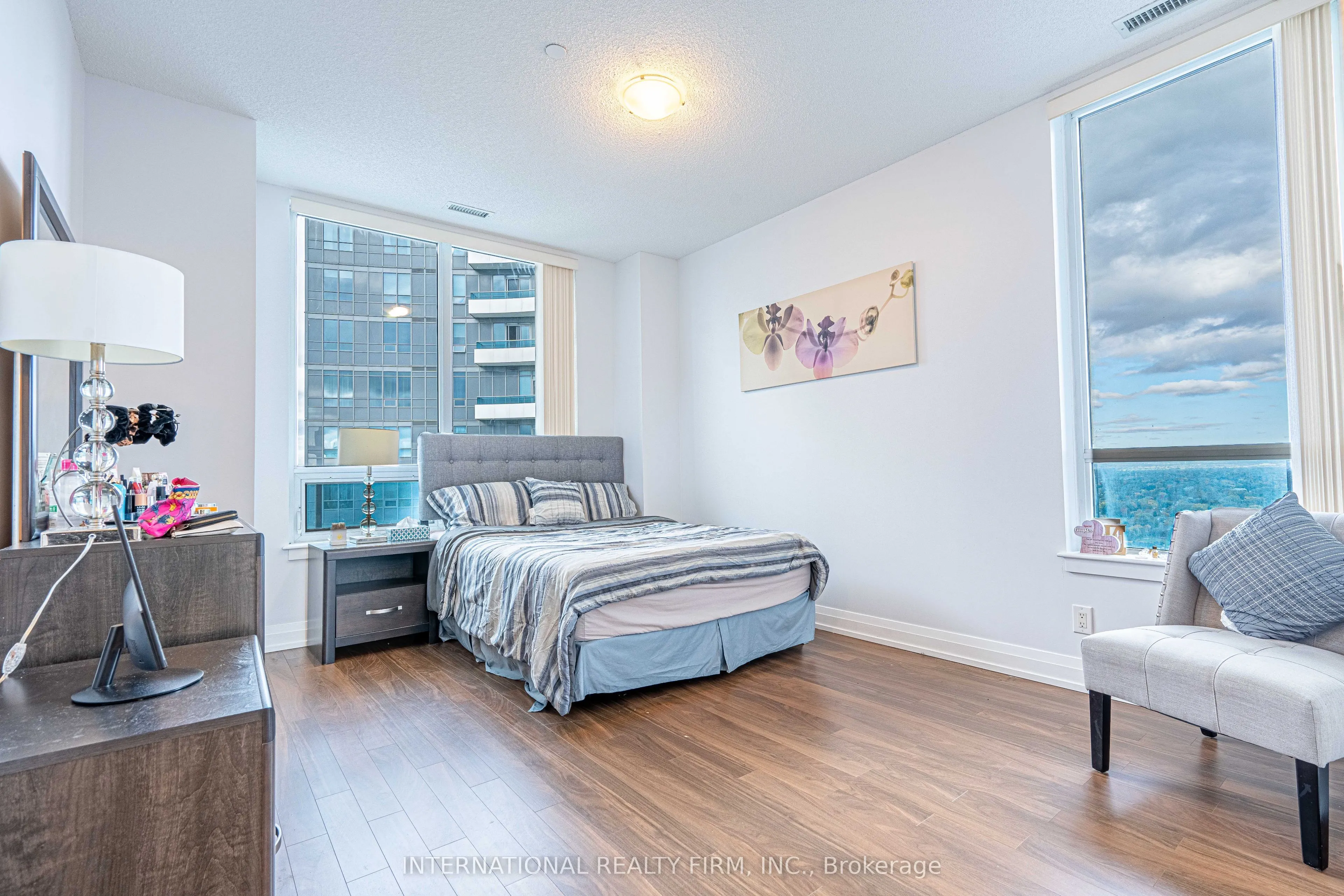 7165 Yonge Street, #PH09