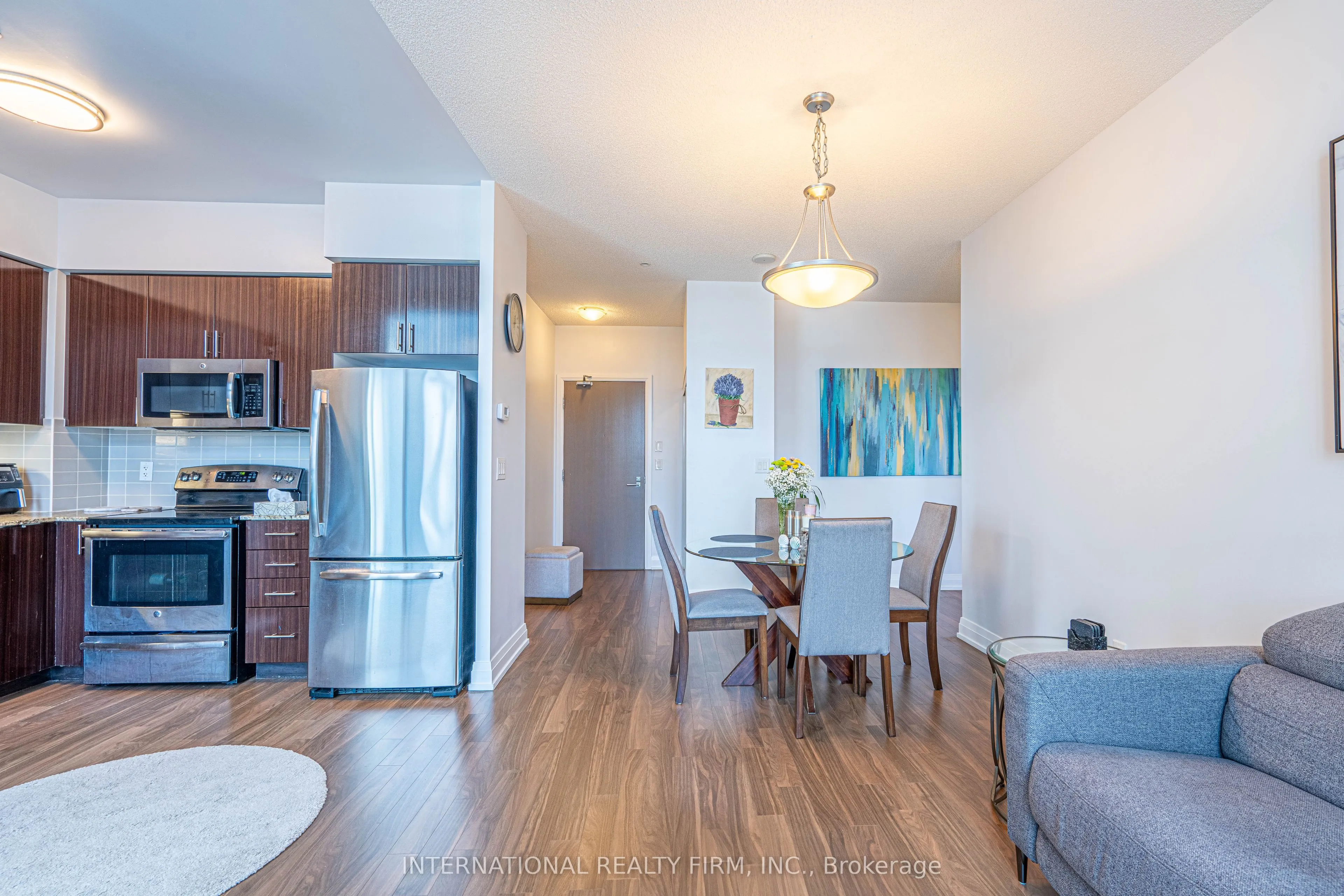 7165 Yonge Street, #PH09