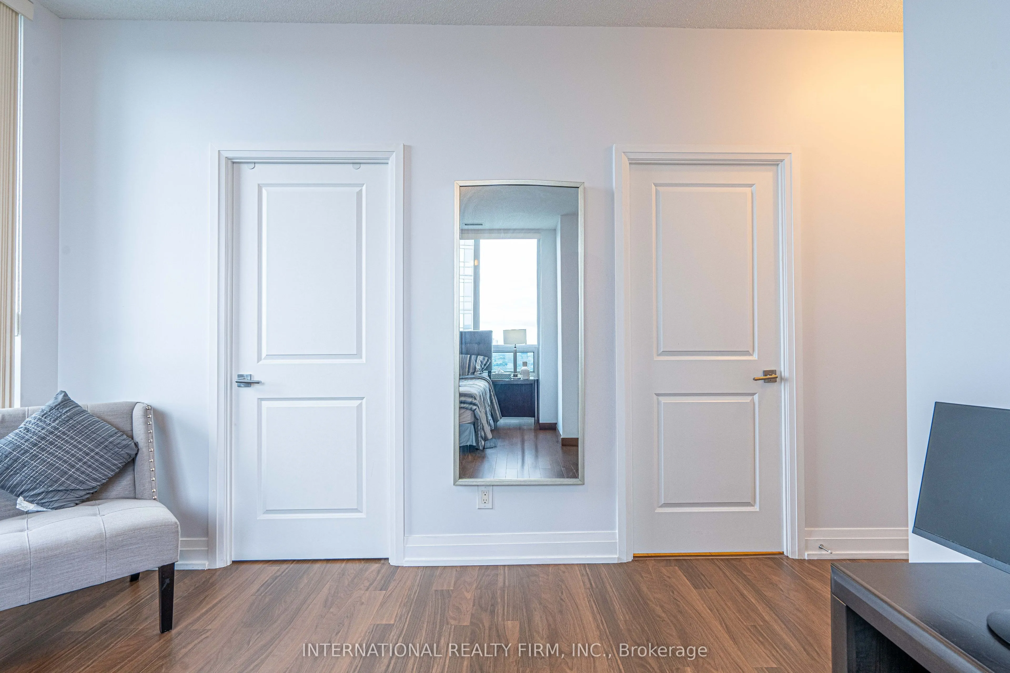 7165 Yonge Street, #PH09