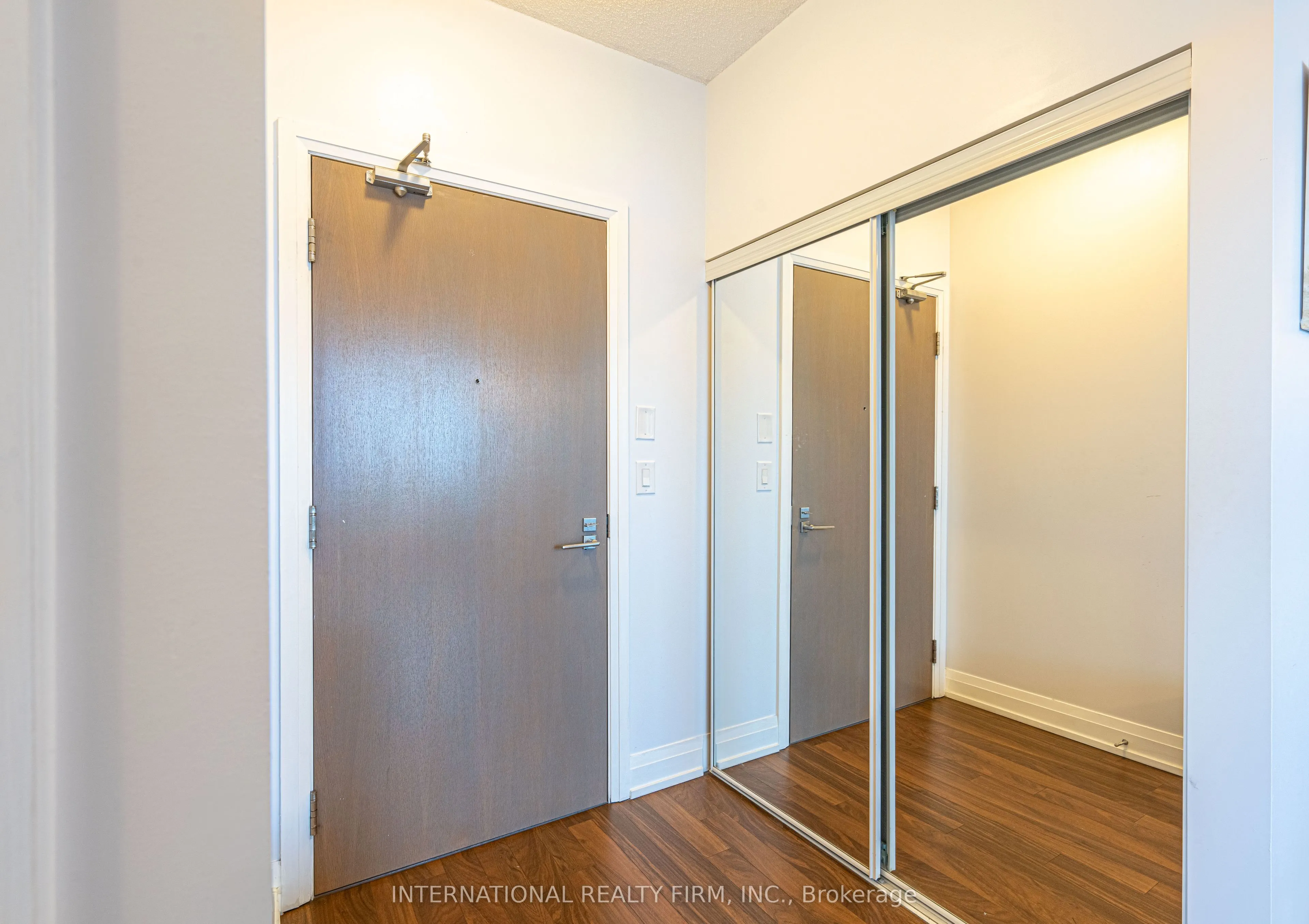 7165 Yonge Street, #PH09