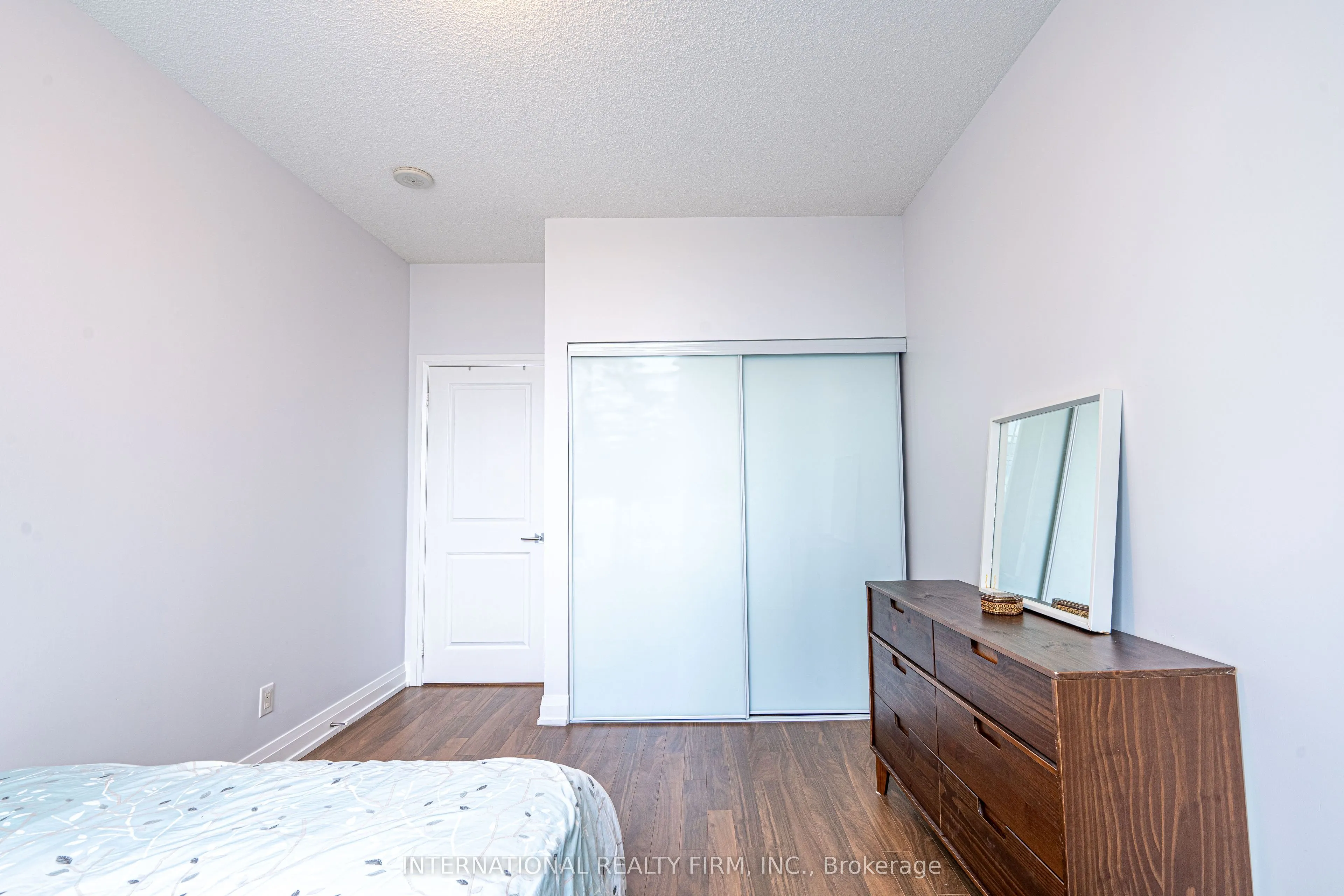 7165 Yonge Street, #PH09