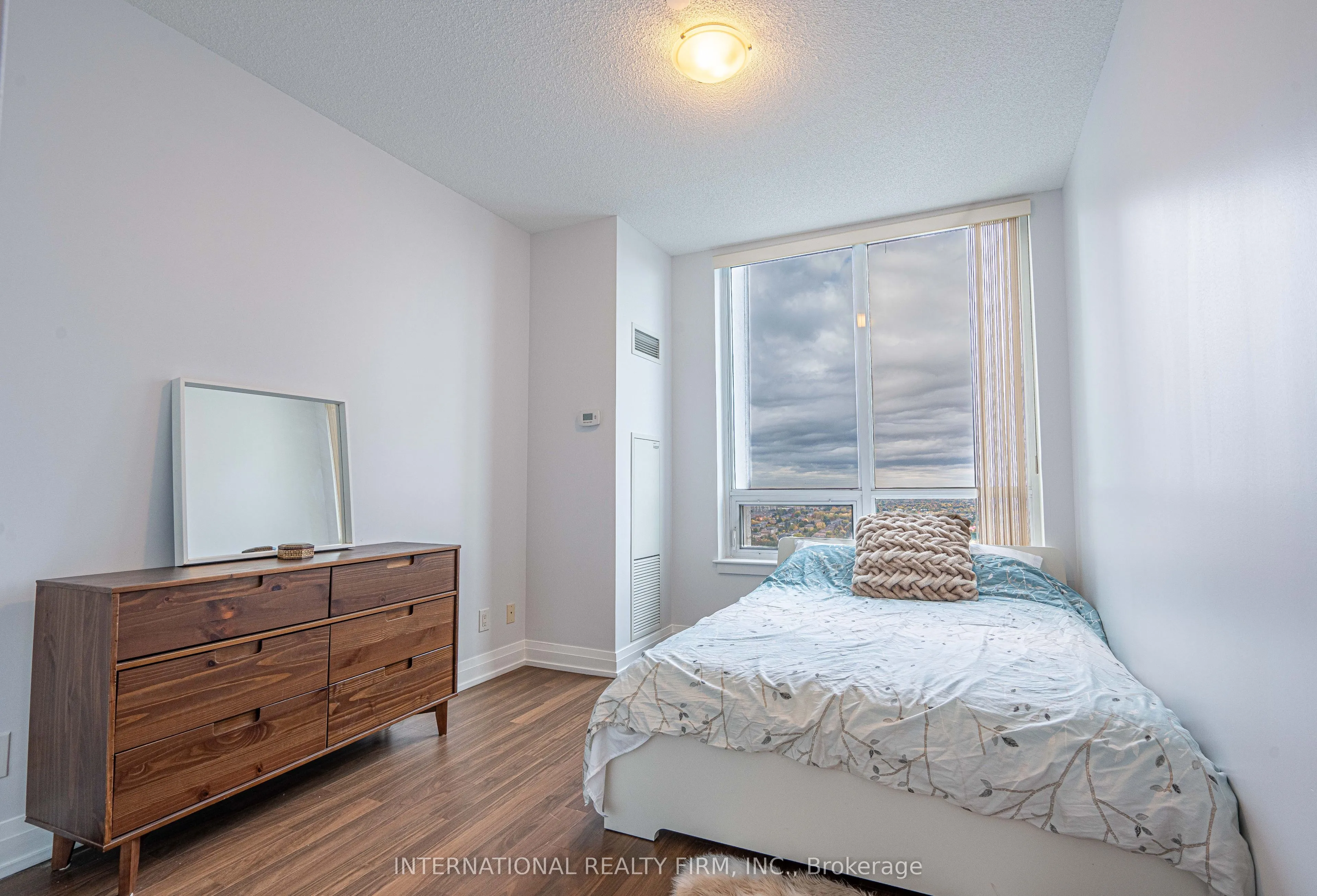 7165 Yonge Street, #PH09