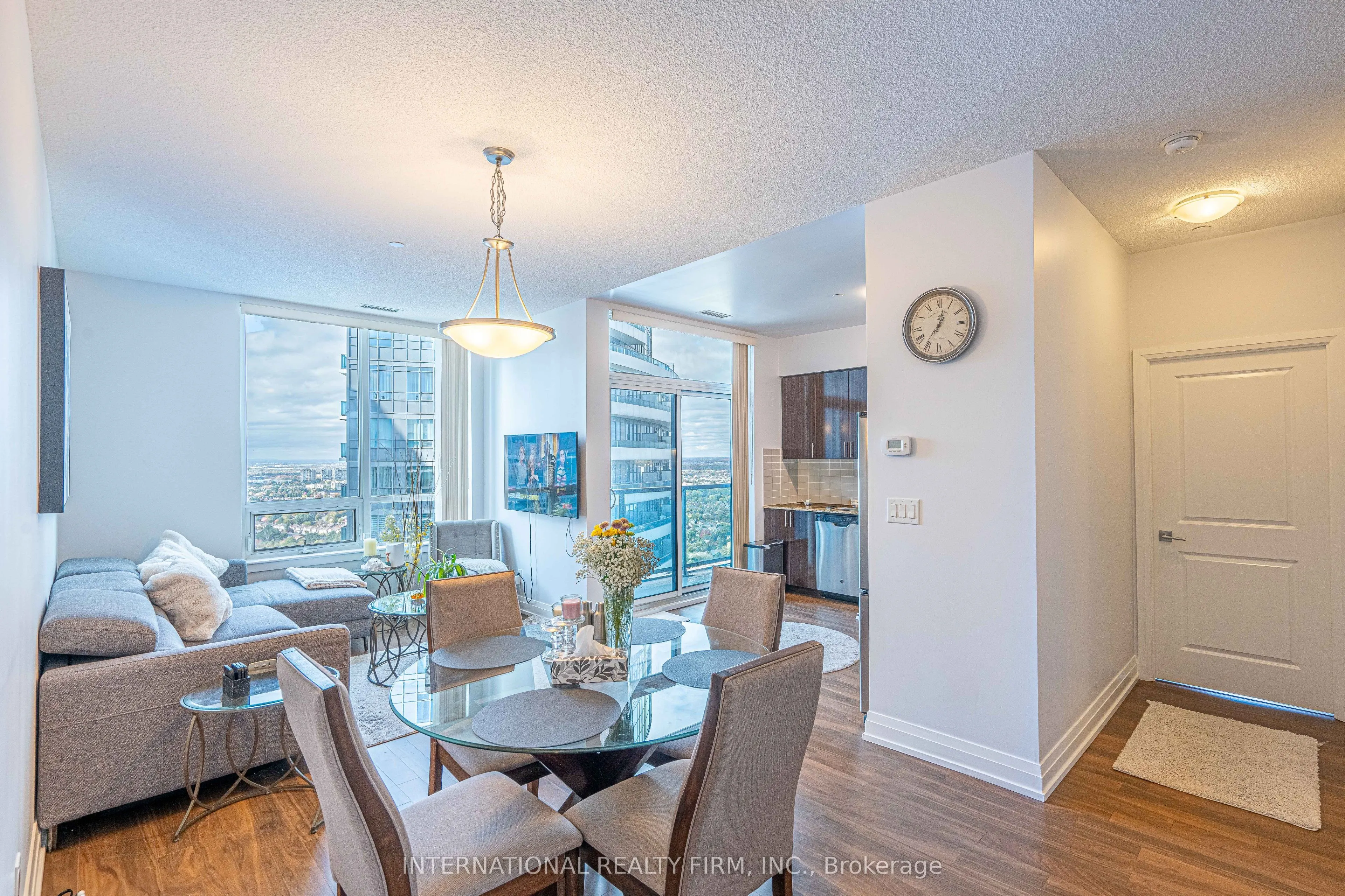 7165 Yonge Street, #PH09