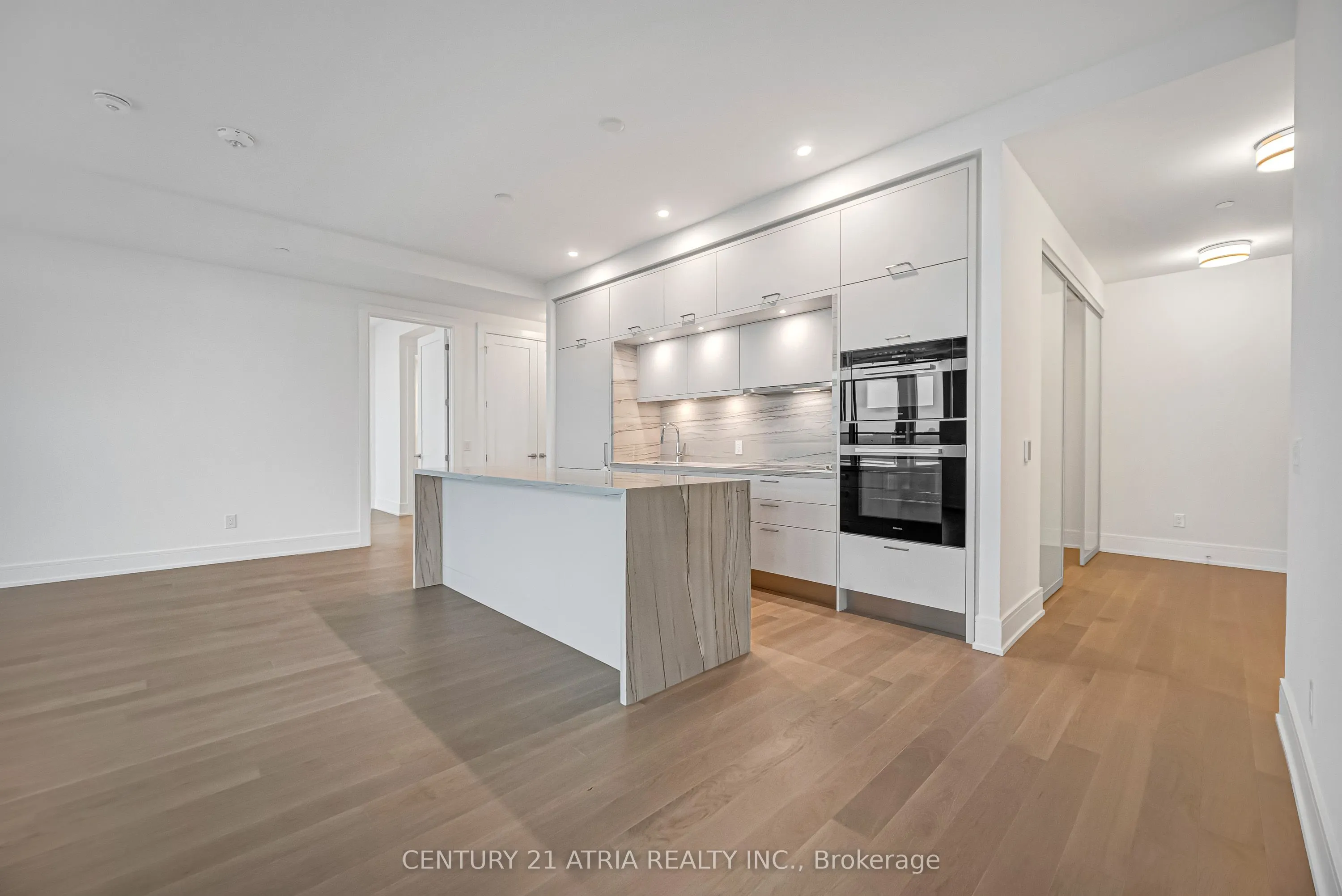 397 Royal Orchard Boulevard, #806