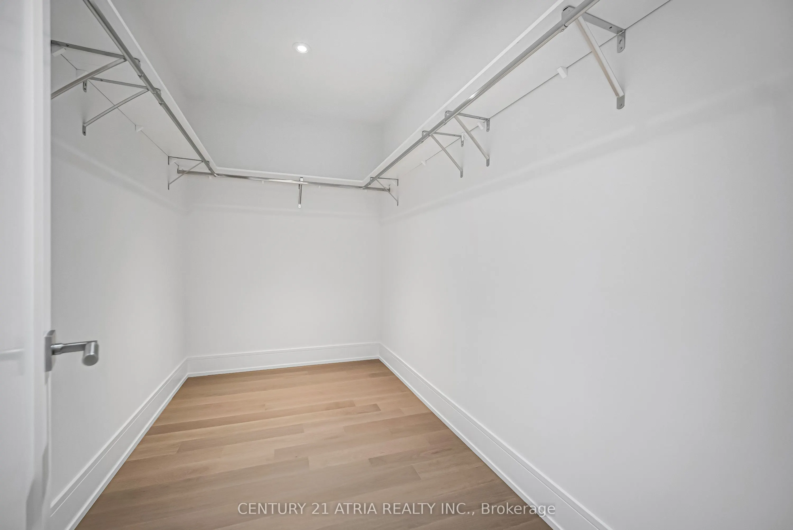 397 Royal Orchard Boulevard, #806