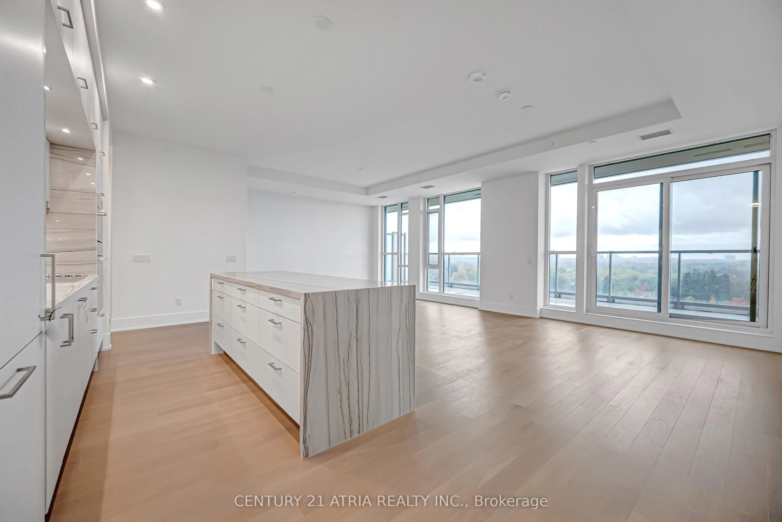 397 Royal Orchard Boulevard, #806