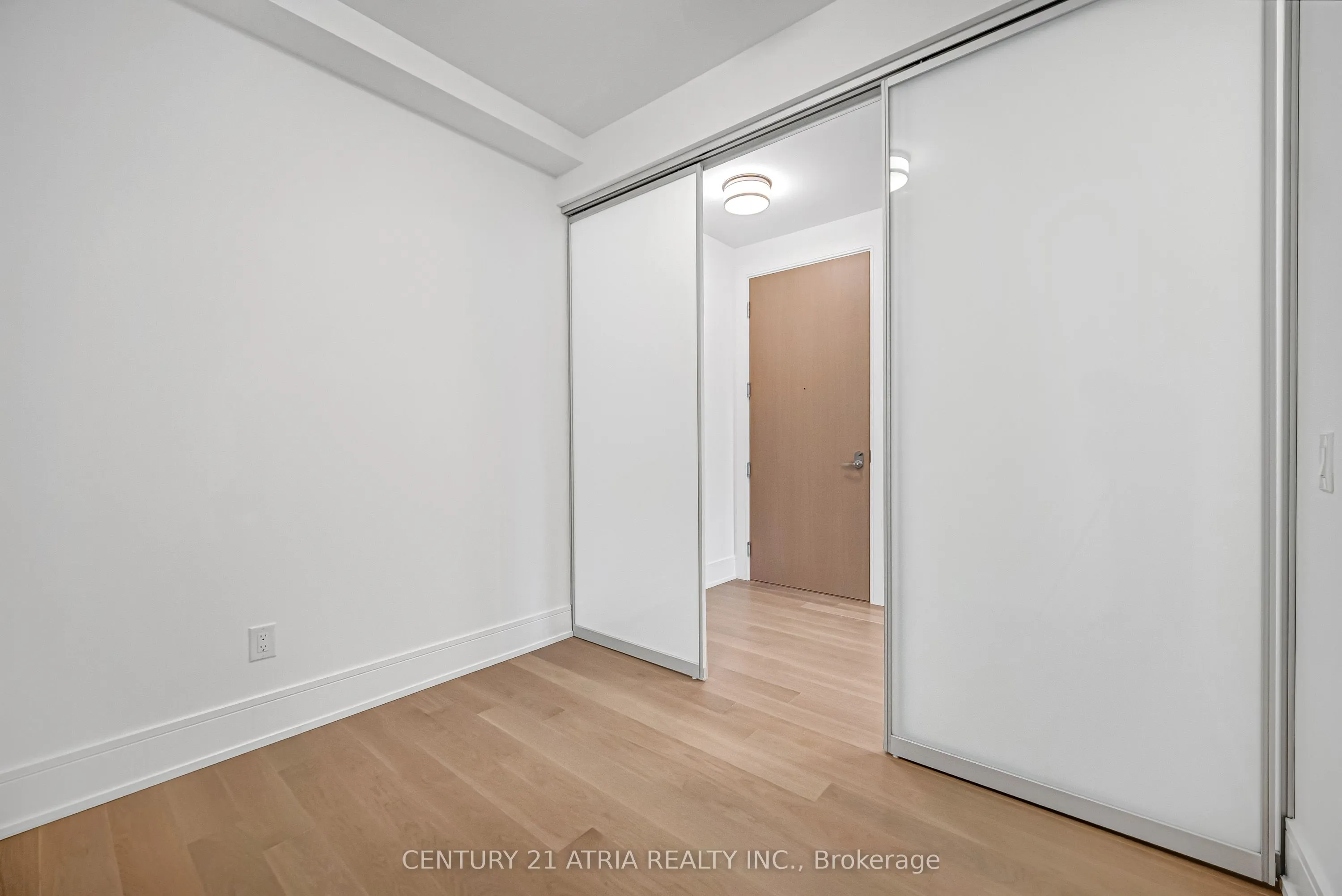 397 Royal Orchard Boulevard, #806