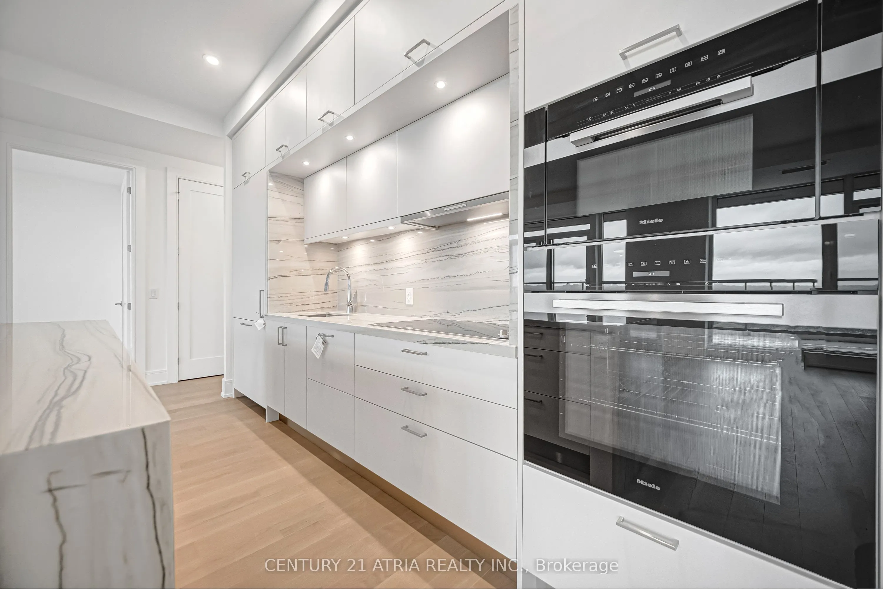 397 Royal Orchard Boulevard, #806