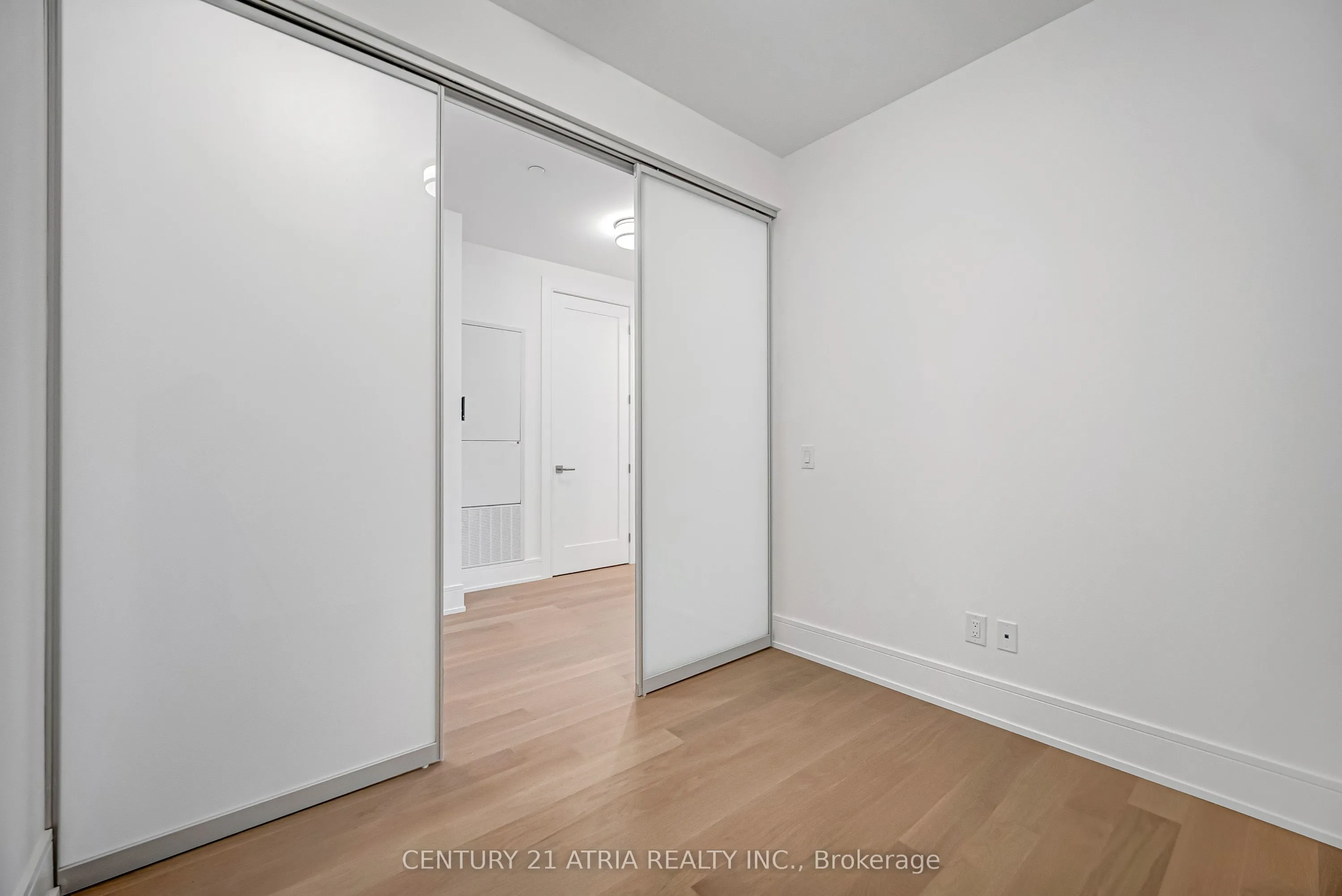 397 Royal Orchard Boulevard, #806