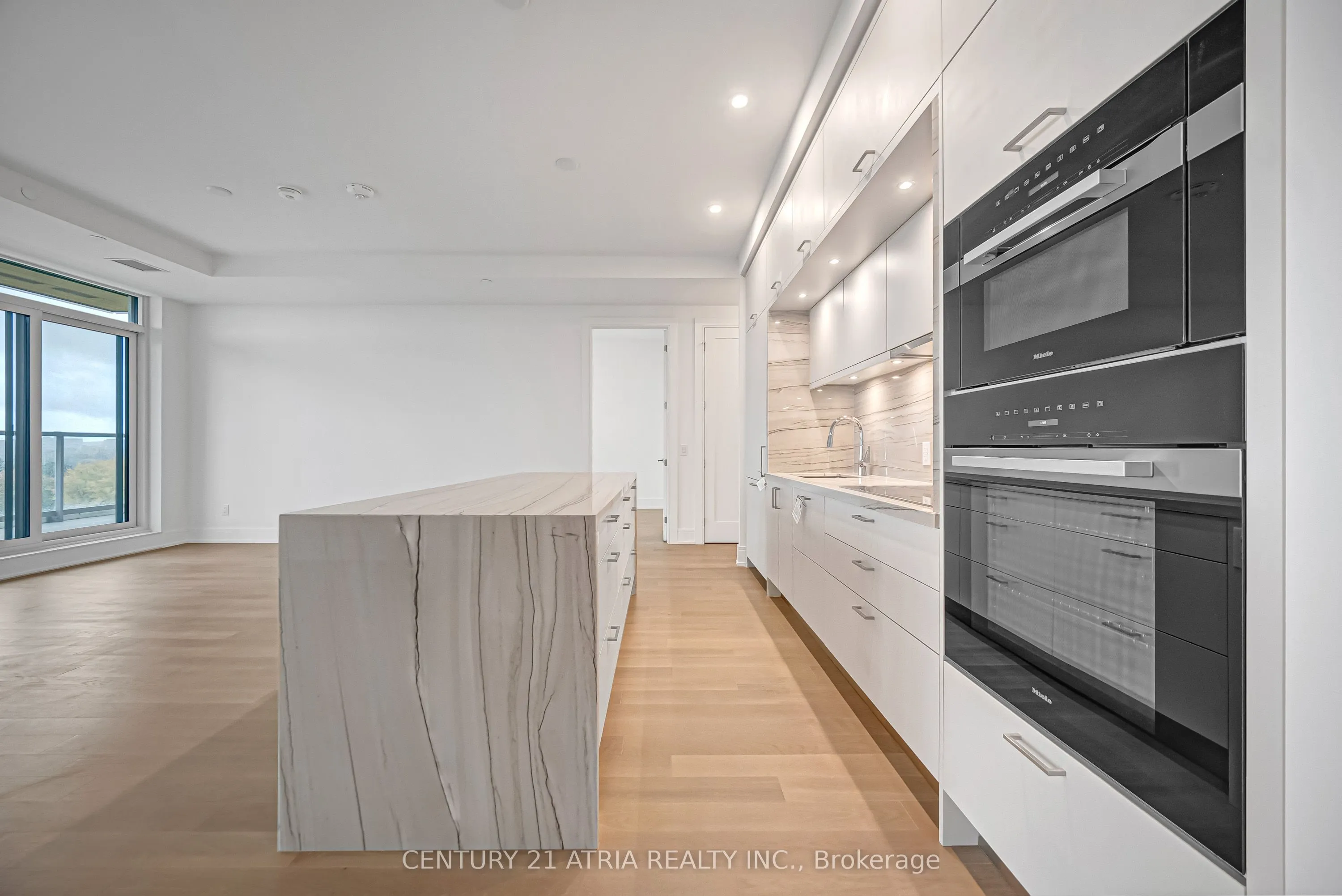 397 Royal Orchard Boulevard, #806