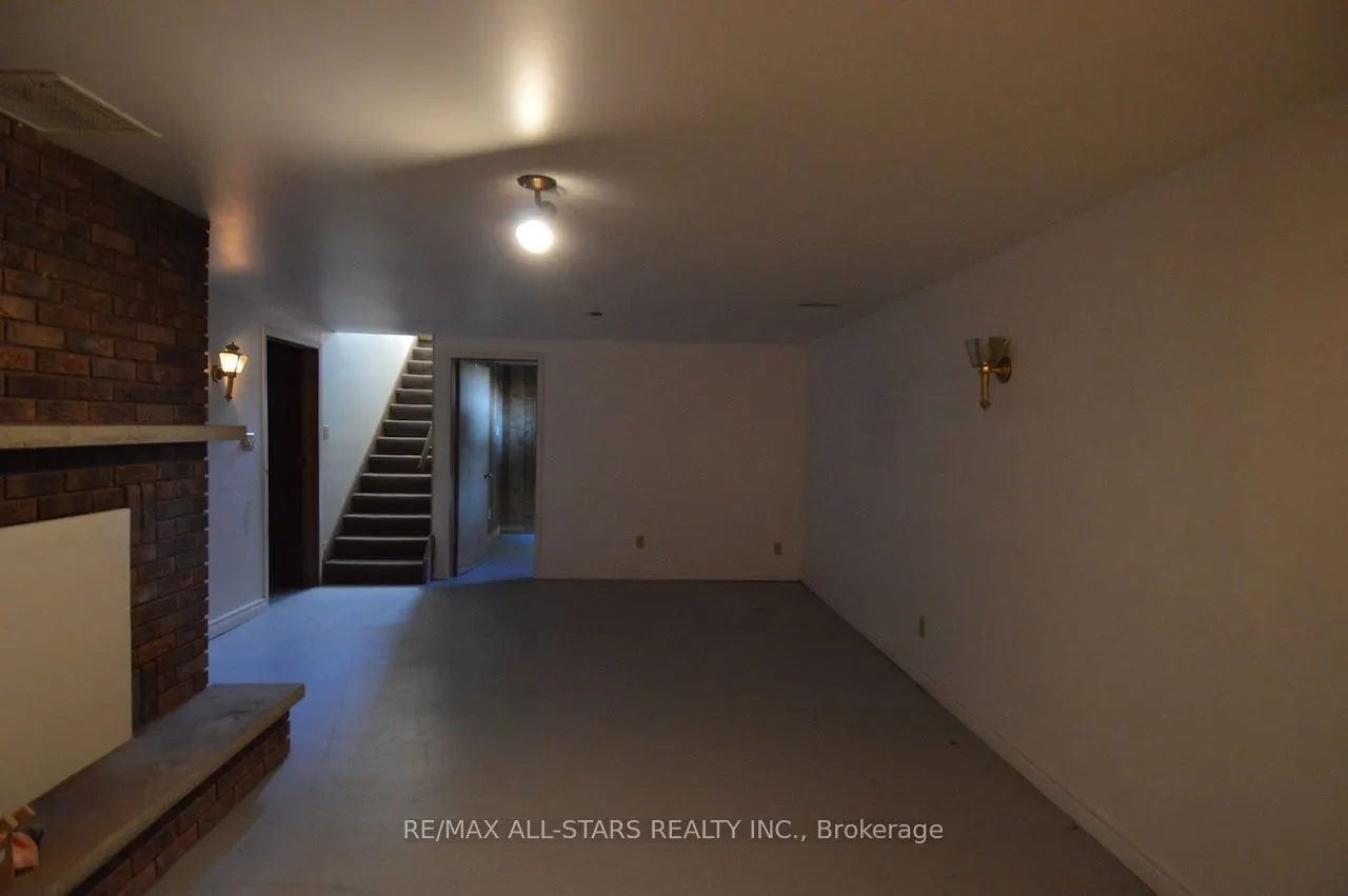 9512 Regional Road 1 Road