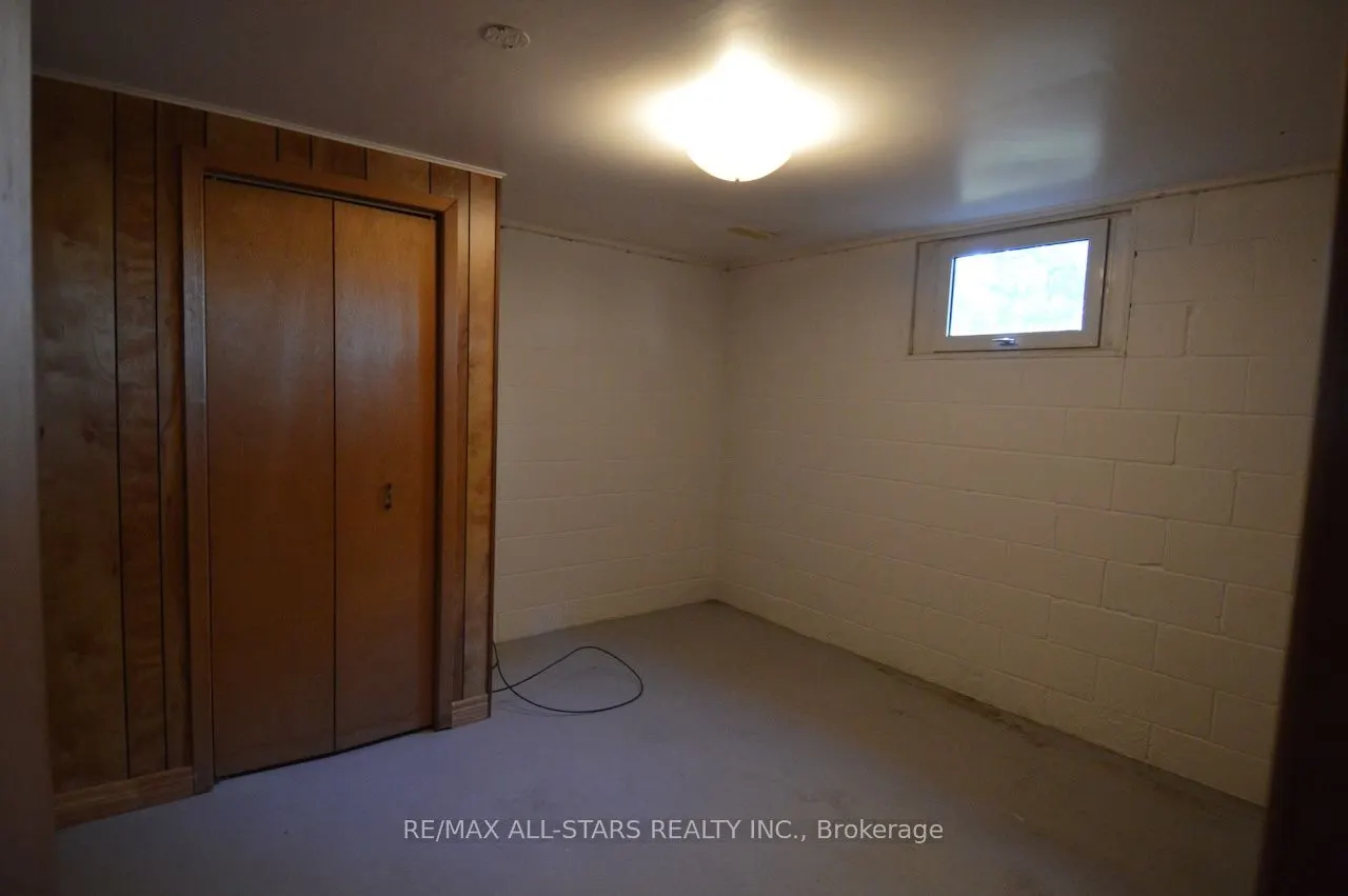 9512 Regional Road 1 Road