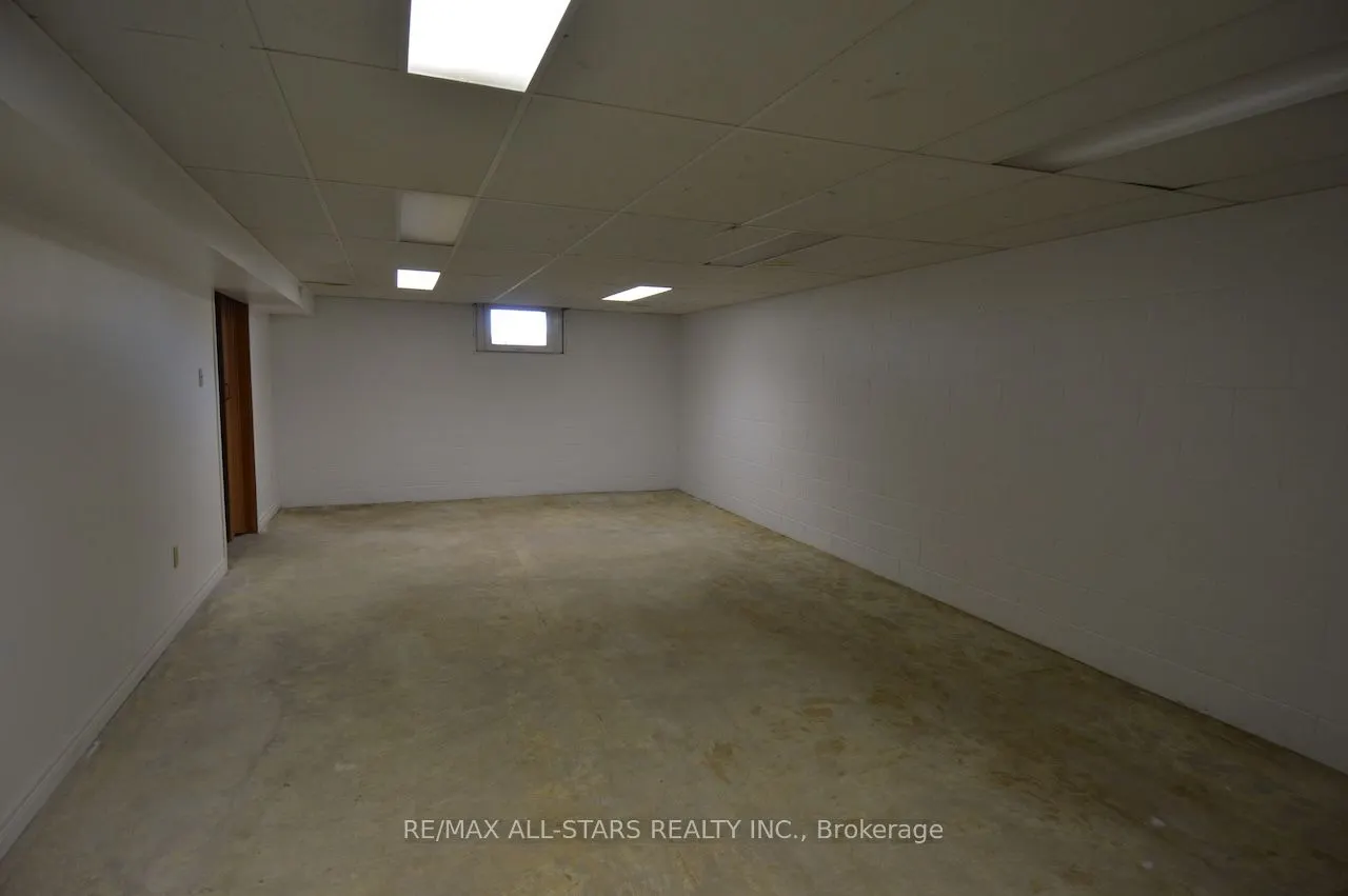 9512 Regional Road 1 Road