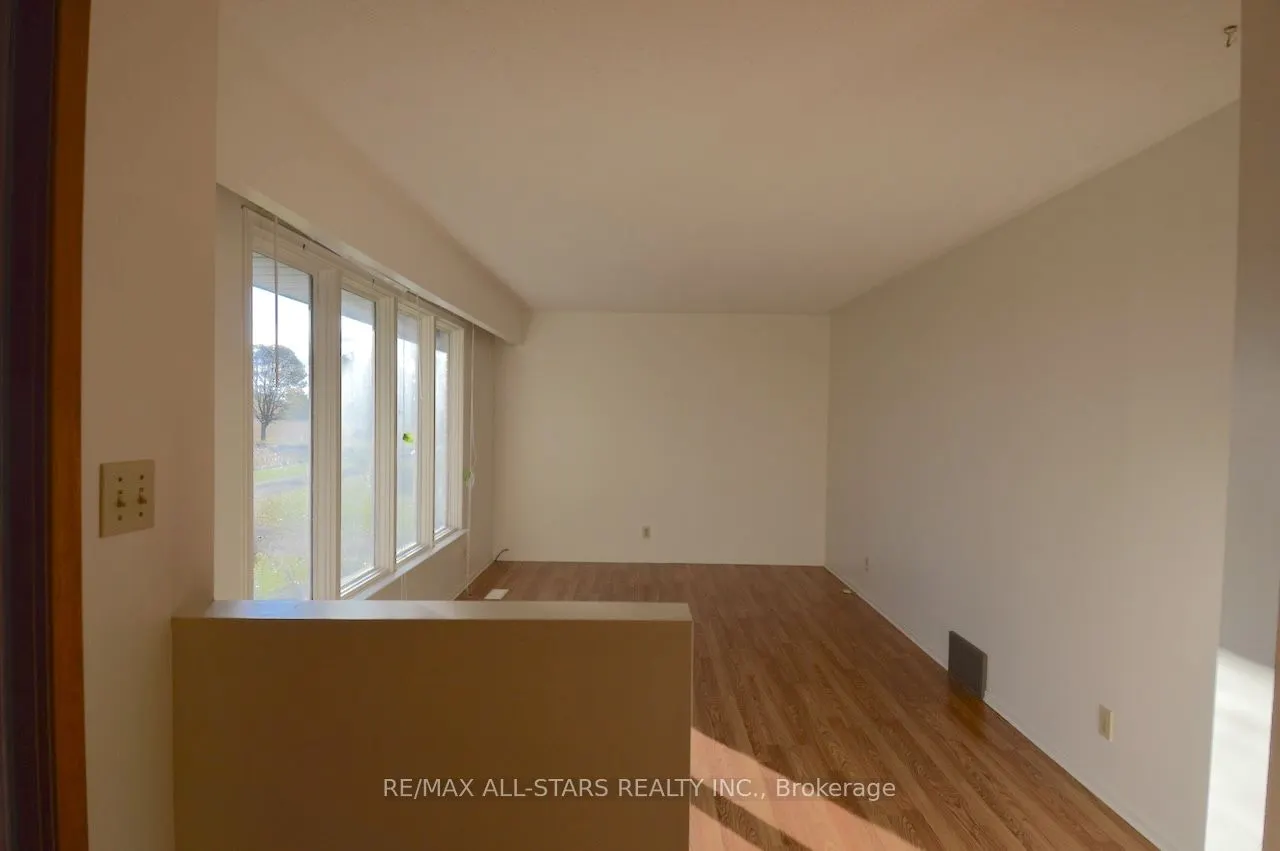 9512 Regional Road 1 Road