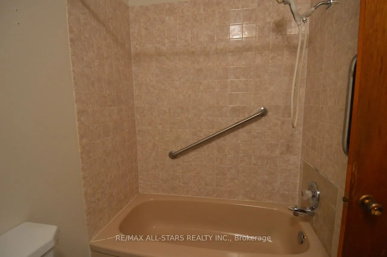 9512 Regional Road 1 Road