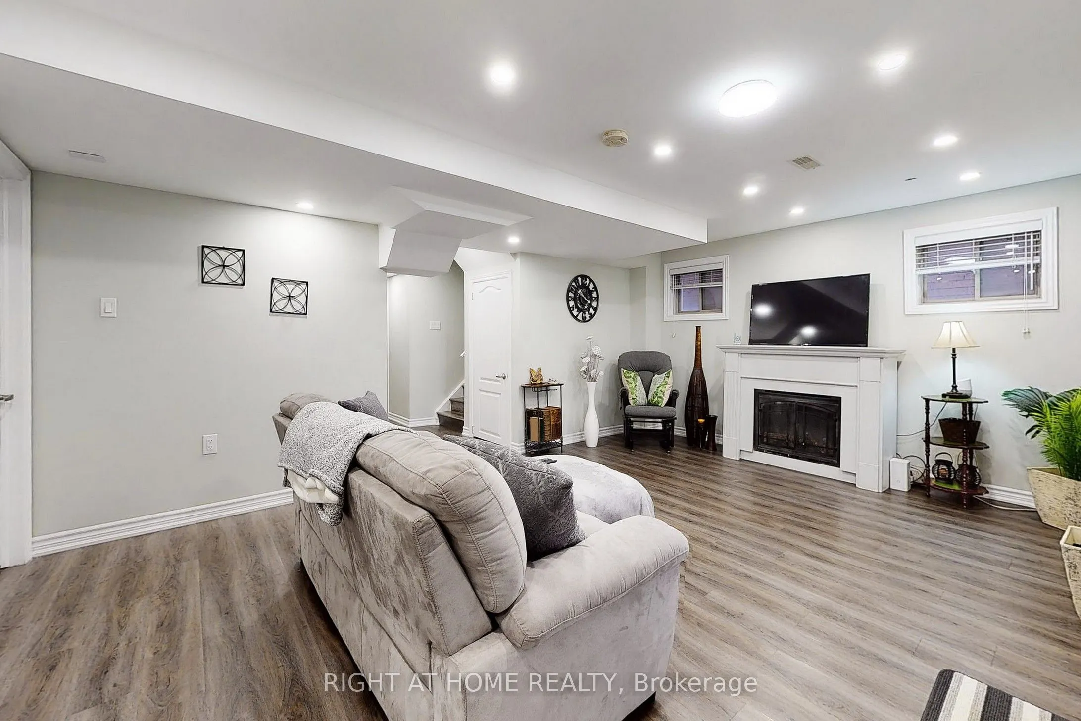 90 Maplebank Crescent, #Basement