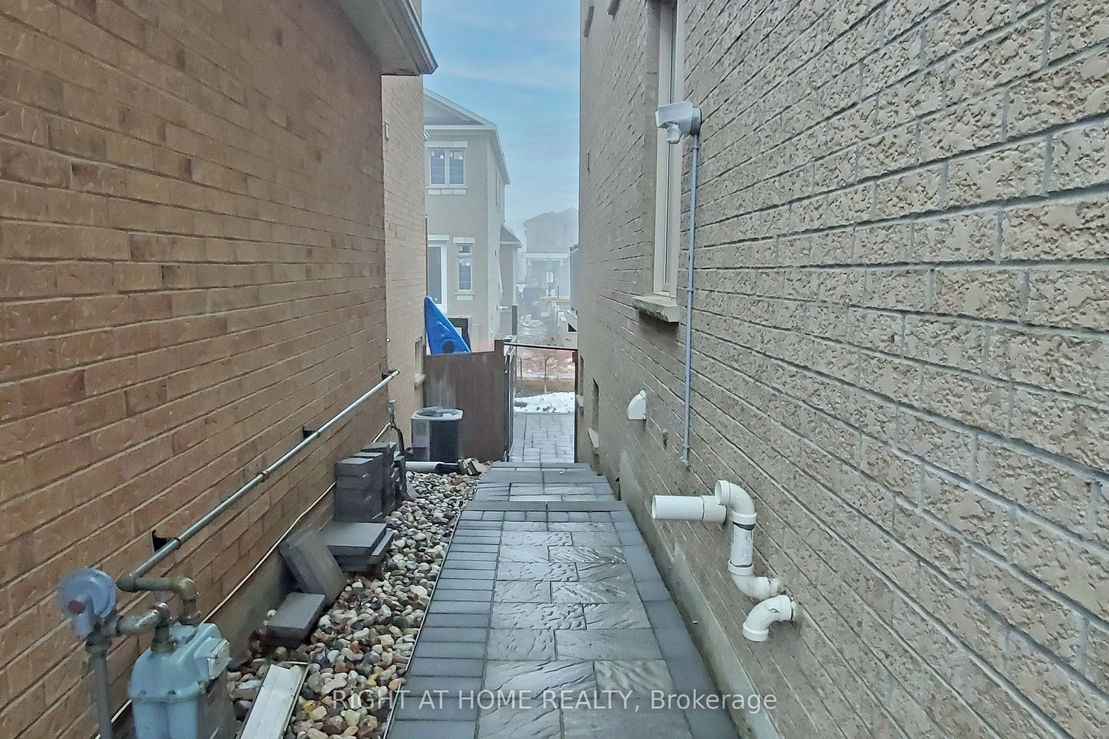 90 Maplebank Crescent, #Basement