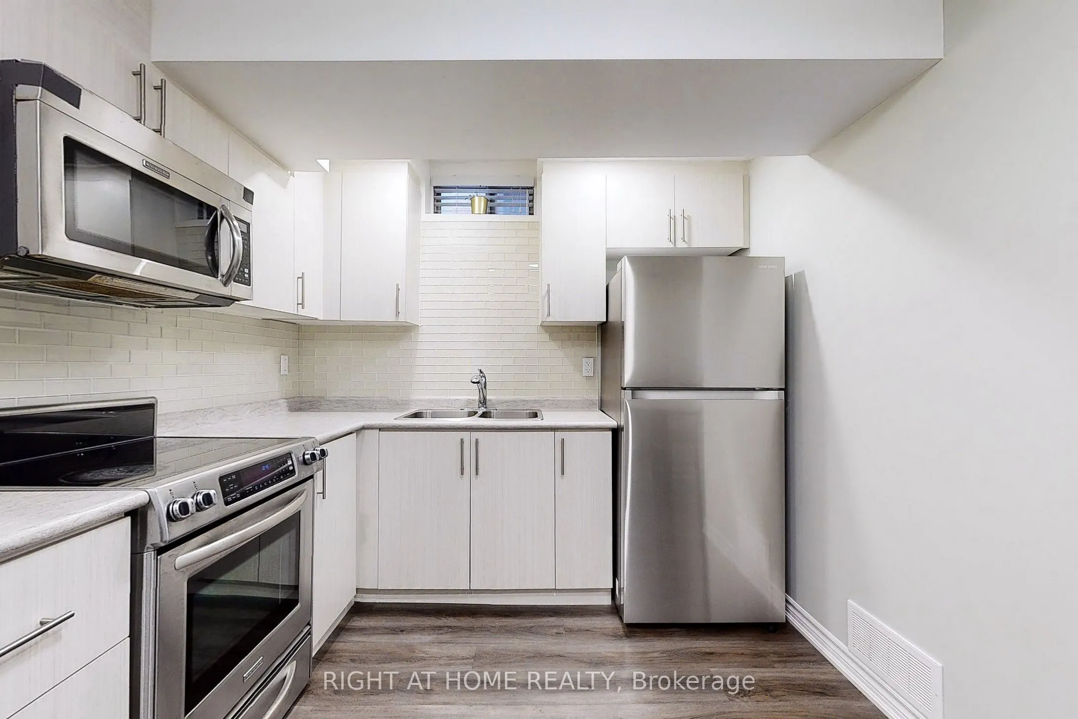 90 Maplebank Crescent, #Basement