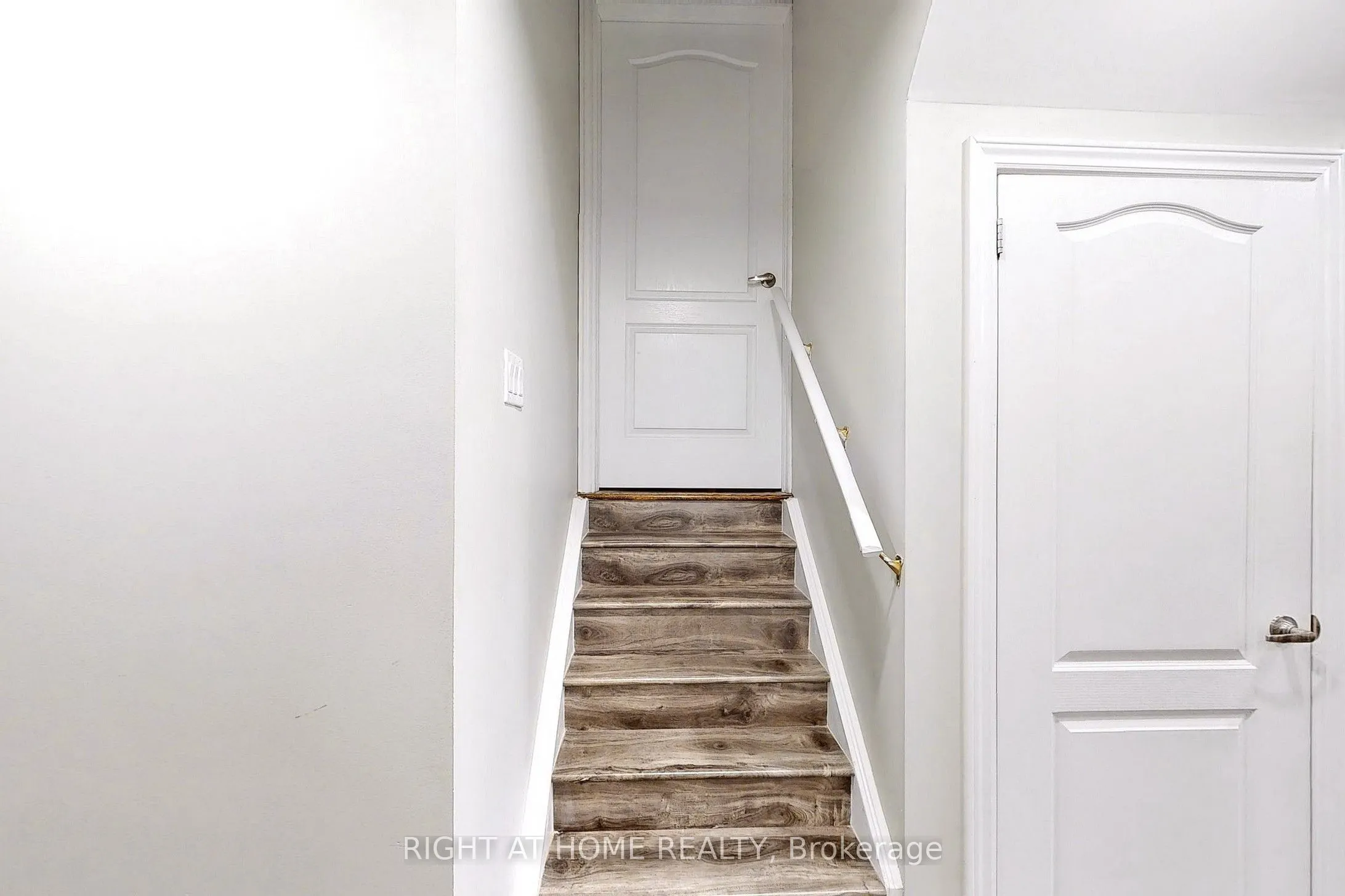 90 Maplebank Crescent, #Basement