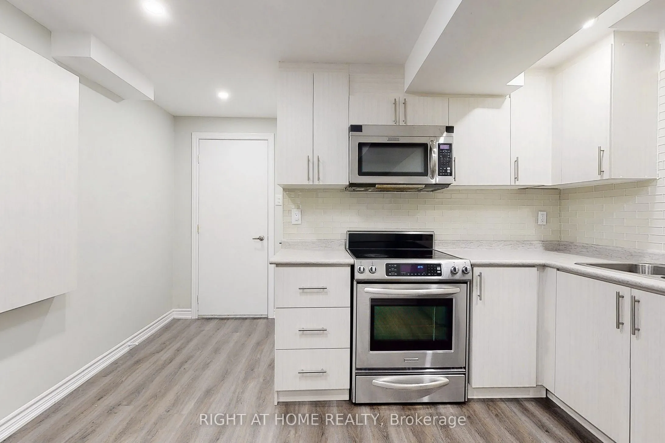 90 Maplebank Crescent, #Basement