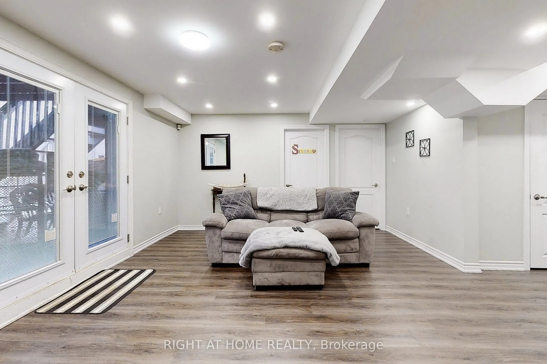 90 Maplebank Crescent, #Basement