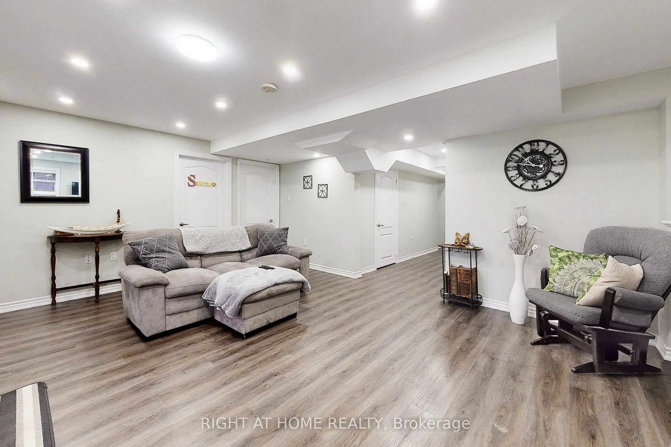 90 Maplebank Crescent, #Basement