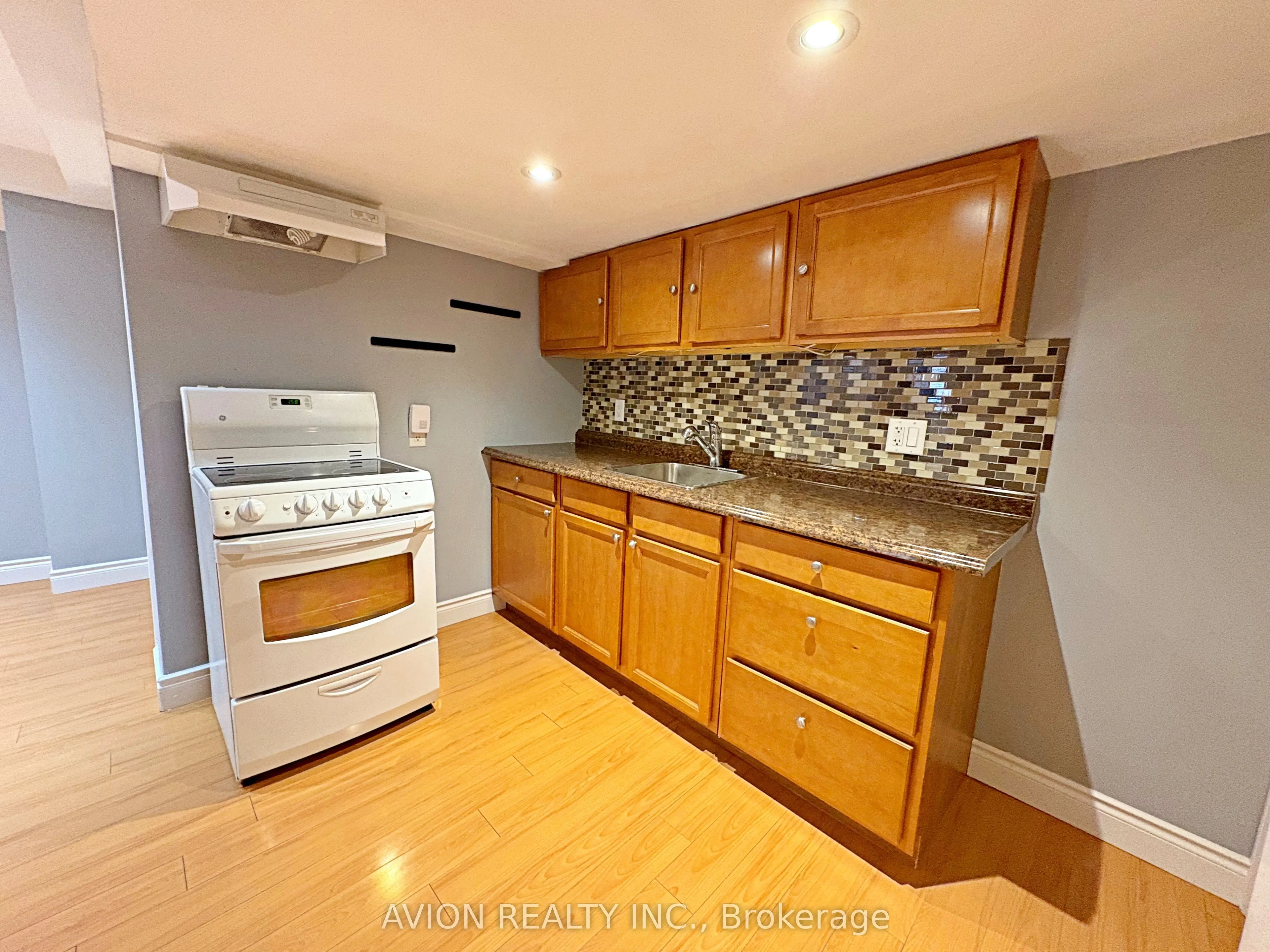 91 Ridgeway Court, #Lower