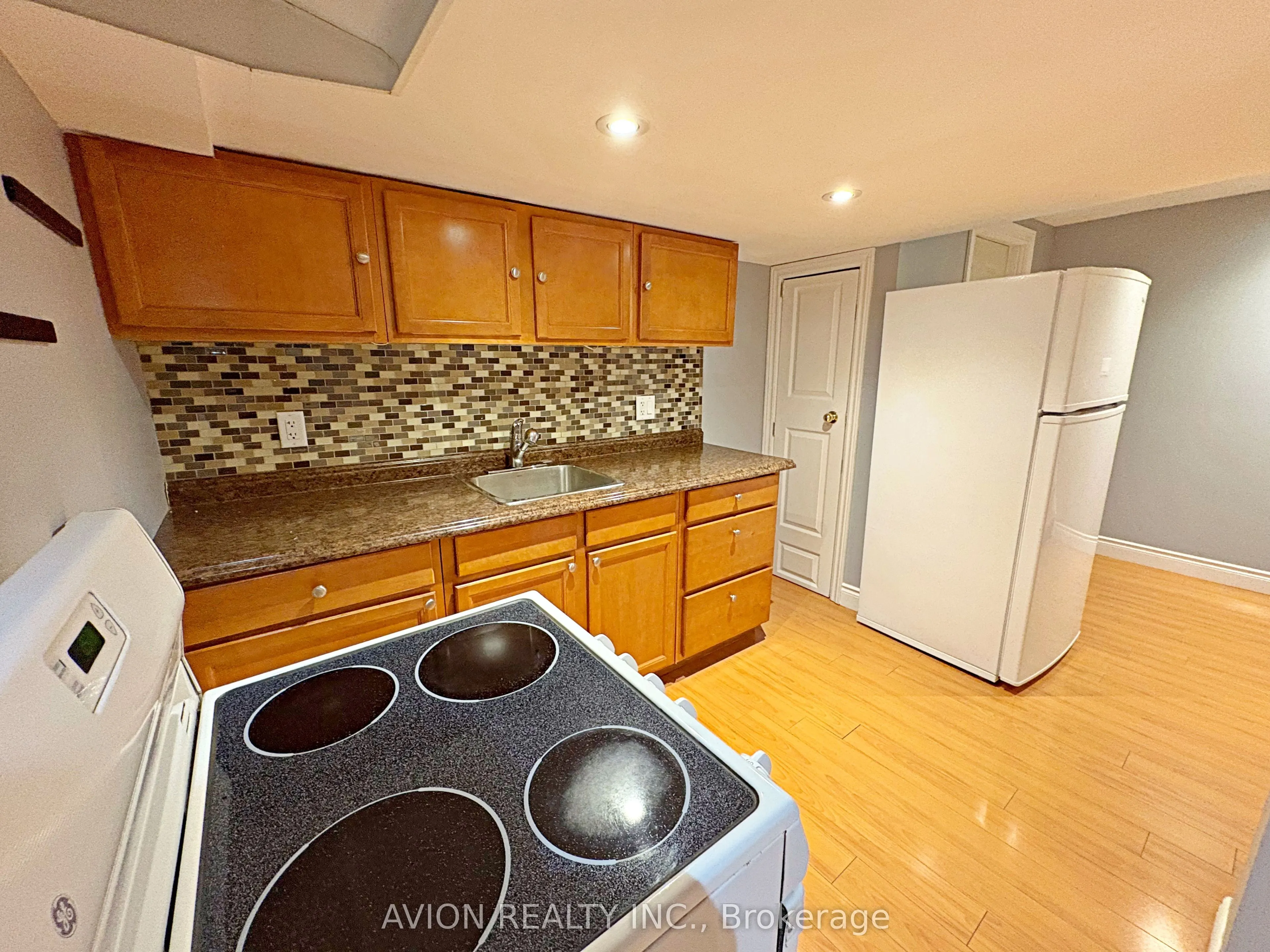 91 Ridgeway Court, #Lower