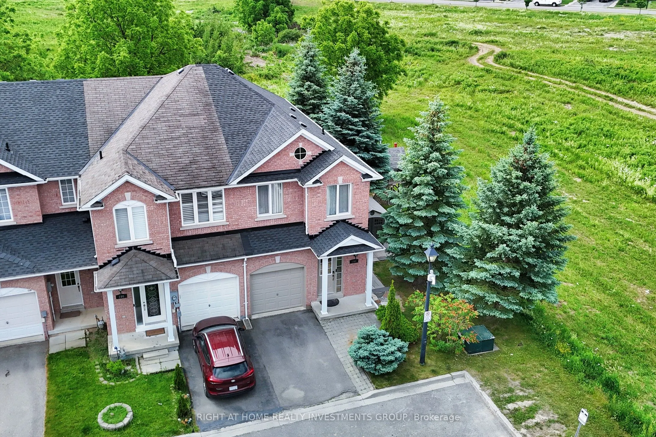 194 Tom Taylor Crescent